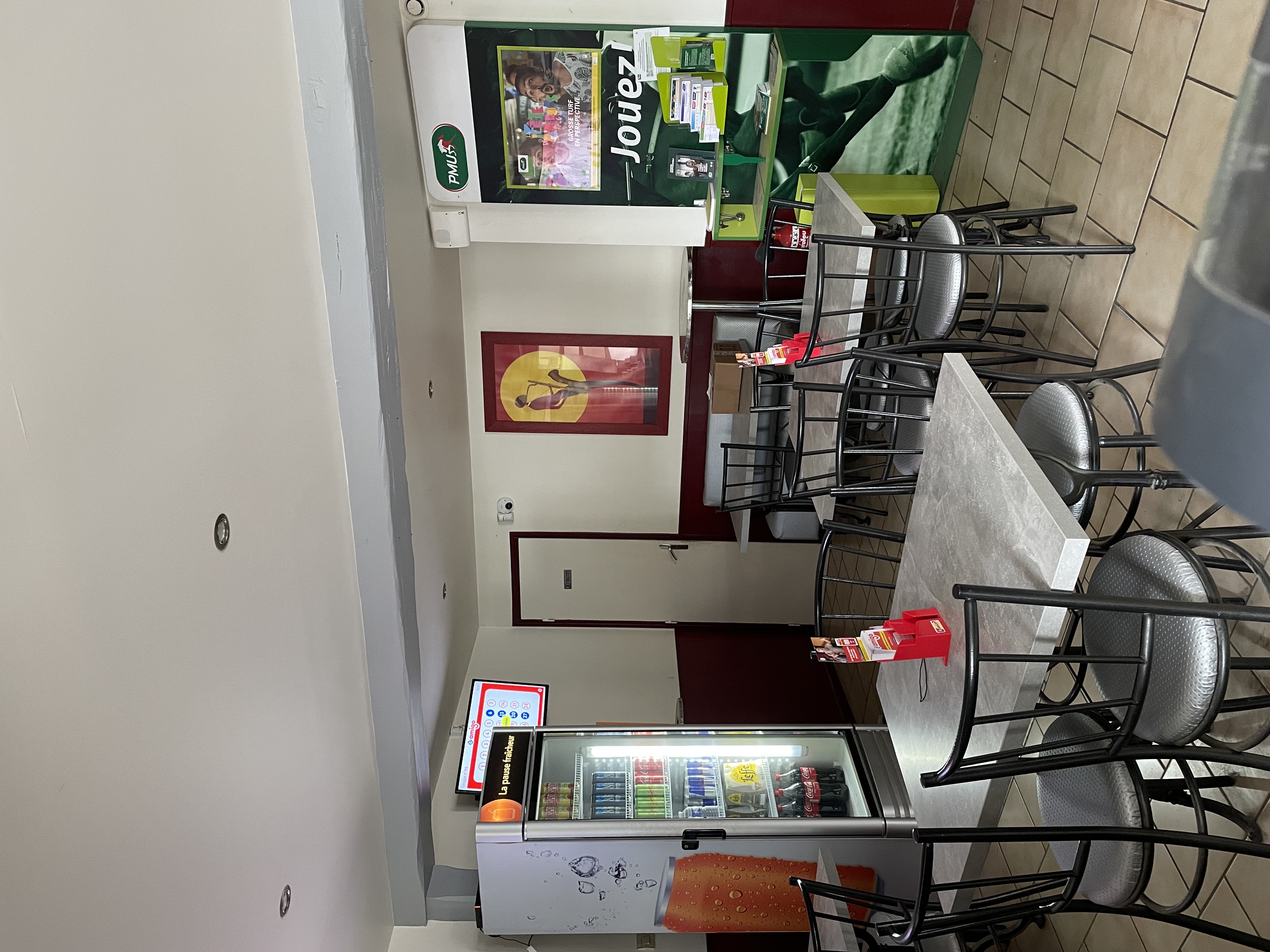 Cause départ à la retraite, vente de mon commerce.
80 M² BAR TABAC FDJ PMU PRESSE
Dans un bourg de Seine Maritime, entre Rouen et Dieppe, sur axe passant, Bar Tabac FDJ PMU coin presse, divers dépôts et relais. Affaire idéale pour couple, composée d'une salle de bar de 24 places assises, d'une terrasse bien exposée de 50 places. Parking extérieur à proximité. Possibilité de développer l'activité. Fermé le dimanche après midi, le mercredi et les jours fériés + 5 semaines de congés.

Atouts du bien : Emplacement stratégique : Le bien est situé dans une zone à fort passage, offrant une grande visibilité. proximité des transports : Accès facile aux réseaux de transport.