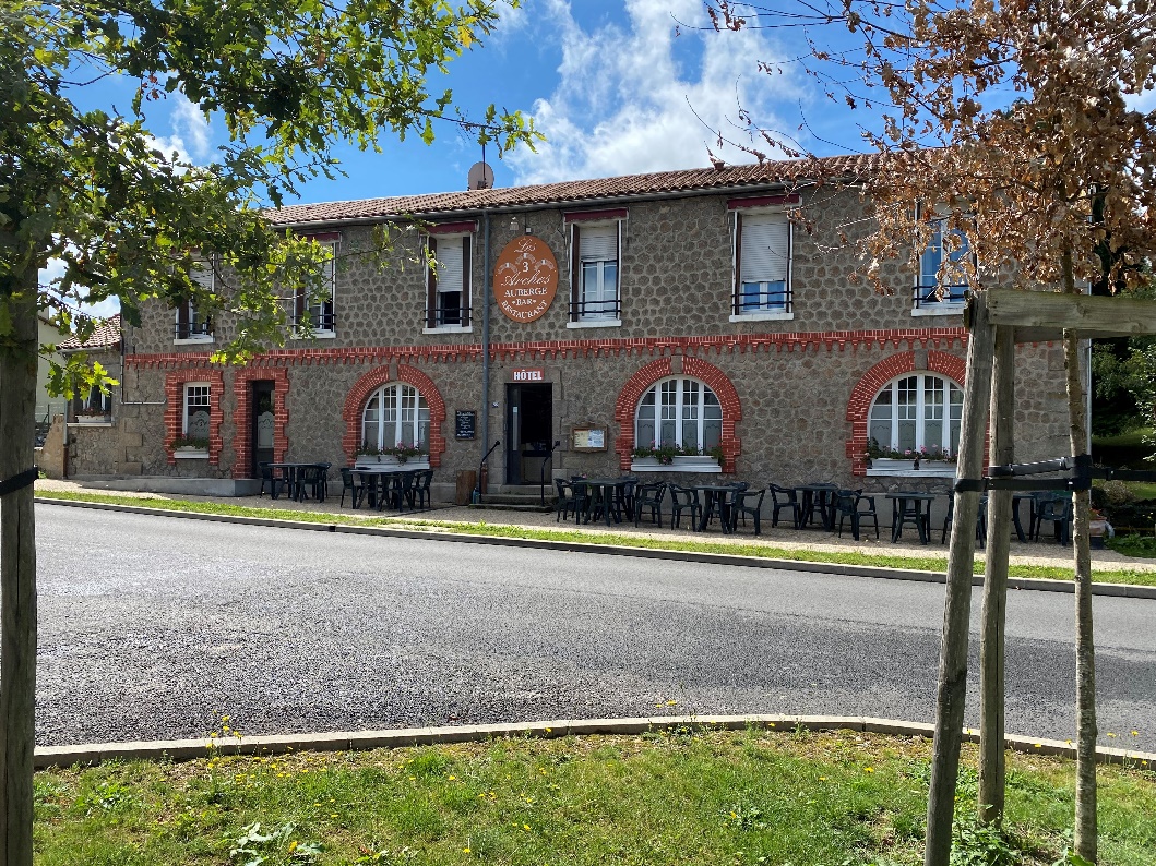 Réactivation Hôtel Restaurant LES 3 ARCHES Lac de Saint Pardoux - Razès