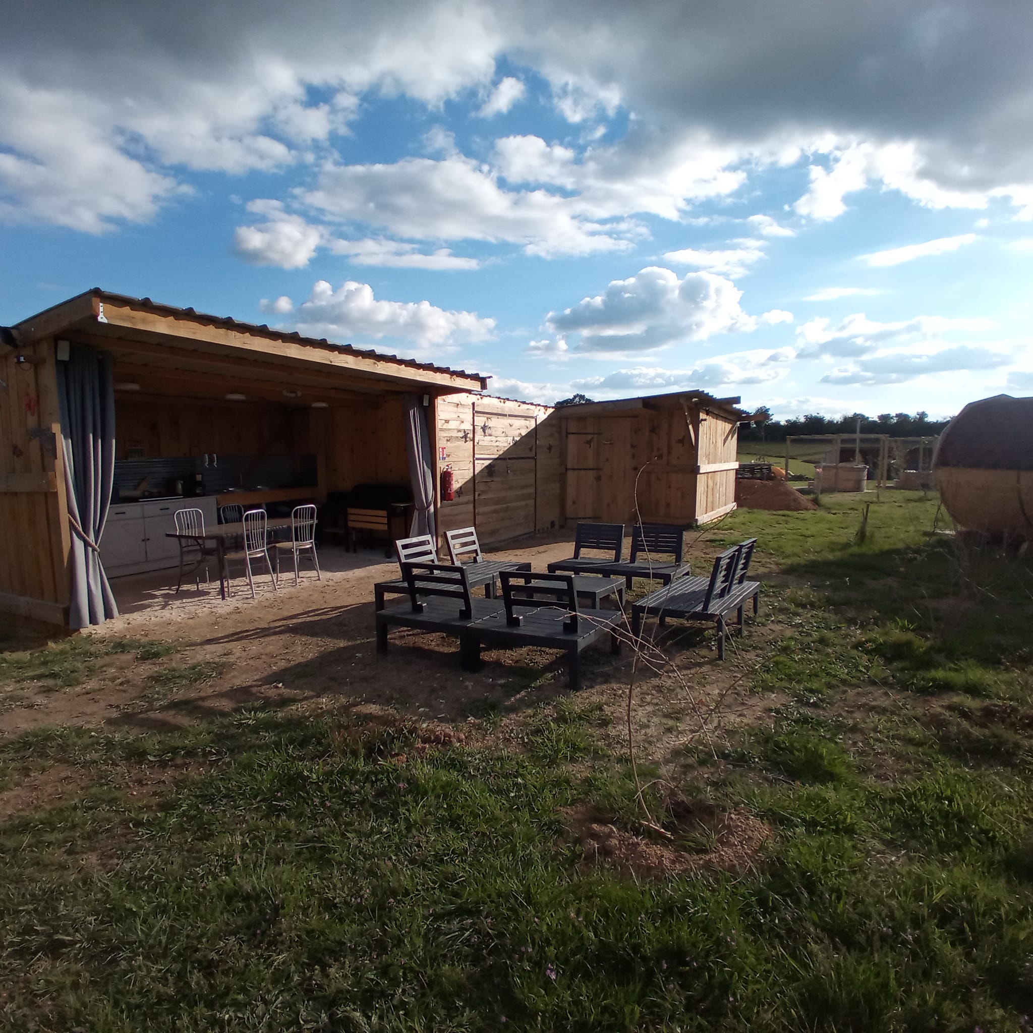 Je me sépare de ce beau site de logements insolites entièrement neuf pour raison de santé, se situe sur la charmante commune de Herry 18140, dans une très belle zone de tourisme vert, le slow tourisme, durable, écologique, avec biodiversité un atout subventionné dans le Cher. Entièrement autonome et écologique !
Nous avons transformé un terrain en friche de 1 hectare 6826 m² en ce beau lieu entièrement neuf, autonome, équipé, automatisé, complètement clôturé et sécurisé par vidéo.
Si vous êtes intéressé(e)s, je vous invite à contacter rapidement Maître Zanni à Bourges qui gère la liquidation judiciaire pour vous positionner sur un prix avec un financement validé avec votre banque ou des fonds disponibles. Photos sur demande + avis clients
Celui-ci se compose :
* D'un superbe chalet de 88 m² avec jacuzzi privatif, qui peut accueillir 7 personnes, entièrement équipé ( literie, vaisselle, électroménager, ...), autonome, avec jardin. Celui-ci peut tout à fait devenir un logement de fonction agréable et confortable.
*1 hect 6826 m² clos, entièrement clos, permettant largement de développer l'activité. 3300 m² constructible, 3300 m² jardin, accueil parfait pour les logements insolites et 1 hect agricole pour bivouac, tentes et autres activités de ferme pédagogique ou maraîchère, chevaux, chèvres...
A vous de trouver les idées pour faire de cet endroit le vôtre !
* Un dôme géodésique de 10 m² qui peut accueillir un couple, avec ambiance romantique, entièrement équipé
* Une cabane de sorcière de 10 m² et un bel espace privatif autour, pour 2 à 4 personnes entièrement équipée également. Le Berry, le pays des Sorcières !
* Un espace bien-être avec tonneau Sauna, Jacuzzi et Bain nordique. Un terrain de pétanque !
* Des sanitaires qui comprennent 2 douches, 2 toilettes sèches, 4 vestiaires dans un esprit bois et charme de la campagne.
* Une cabane qui accueille à ce jour des animaux qui entretiennent le très beau terrain, celle-ci peut tout à fait être transformée en nouveaux logements.
* 6 aires camping car spacieuses, avec la place suffisante pour en rajouter, 2 bornes électriques de branchement, un lieu de vidange des eaux grises et un lieu de convivialité très apprécié.
* Une cuisine extérieur entièrement équipée
Le chalet a été terminé janvier 2024, le dôme mis en service mi-août, la cabane de sorcière finie fin août et les locations sont arrivées dans la foulée ! Je vous joins également tout plein d'informations sur la charmante commune de Herry, zone touristique très attractive, environnement agréable, calme et paisible !
Et à 500m une aire de jeu pour enfants sur la commune Et également une épicerie Bar entre la Mairie et la boulangerie à 800 m, pompiers à 700m.
Je vous donne quelques petites informations sur la localisation de notre site de logements insolites: il se trouve au cœur du Cher dans un écrin de verdure, à côté vous avez les très belles villes riches d'Histoire et de belles pierres de Nevers et Bourges et élu " plus beau village de France" : Sancerre avec ses prestigieux vignobles, tout comme Pouilly-sur-Loire qui sont juste à côté.
Le tourisme viticole attire de nombreux visiteurs ainsi que le très beau site de la Loire et ces magnifiques paysages de Réserve Naturelle la Loire à vélo ainsi que la cité des chauve souries, son canal à Herry et son tourisme fluvial, le GR 654 pour les marcheurs et Saint-Jacques-de-Compostelle sur la très jolie commune de La Charité-sur-Loire ville d'histoire et du livre très touristique, les châteaux de la Loire à distance raisonnable, Guédelon le château en construction à moins d'une heure de route, un nouveau site accrobranche, parc animalier de Revert, parc "O parc" pour les enfants, canoë-kayak sur Loire, très beau village d'Appremont et son magnifique parc à visiter sont un petit échantillon des activités supers sympas auxquelles viennent s'ajouter toutes les balades à vélo dans la campagne ou à pied en forêt et bord de Loire.
A visiter !!