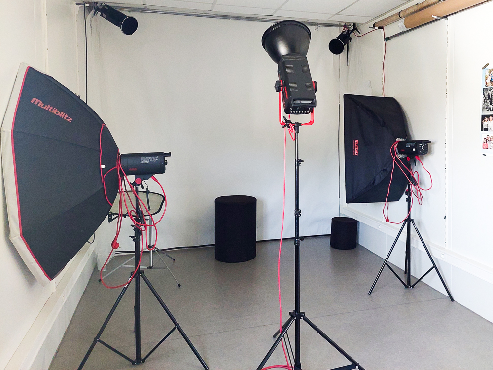 Devenez photographe indépendant et vivez de votre passion en Bourgogne !
Un studio photo clé en main vous attend au cœur d’un environnement dynamique et commerçant !
✅ Clientèle fidèle et diversifiée (particuliers, mariages, entreprises, écoles...)
✅ Équipement professionnel haut de gamme
✅ Potentiel de développement (BtoB, e-commerce)
✅ Accompagnement à la reprise inclus