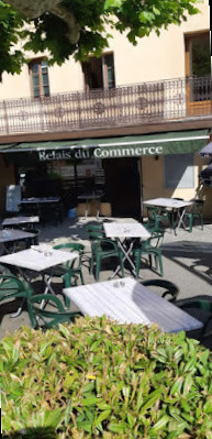 Bar Restaurant et Annexes (garage plus caves) le tout pour 270 m2, agrémenté d'une belle terrasse de 70 m2, et pour compléter ce bien, un bel appartement de 100 m2.
Commerce très bien situé dans le village, excellente visibilité, à 200 mètres de la frontière genevoise.
Contacter par téléphone pour plus de renseignements