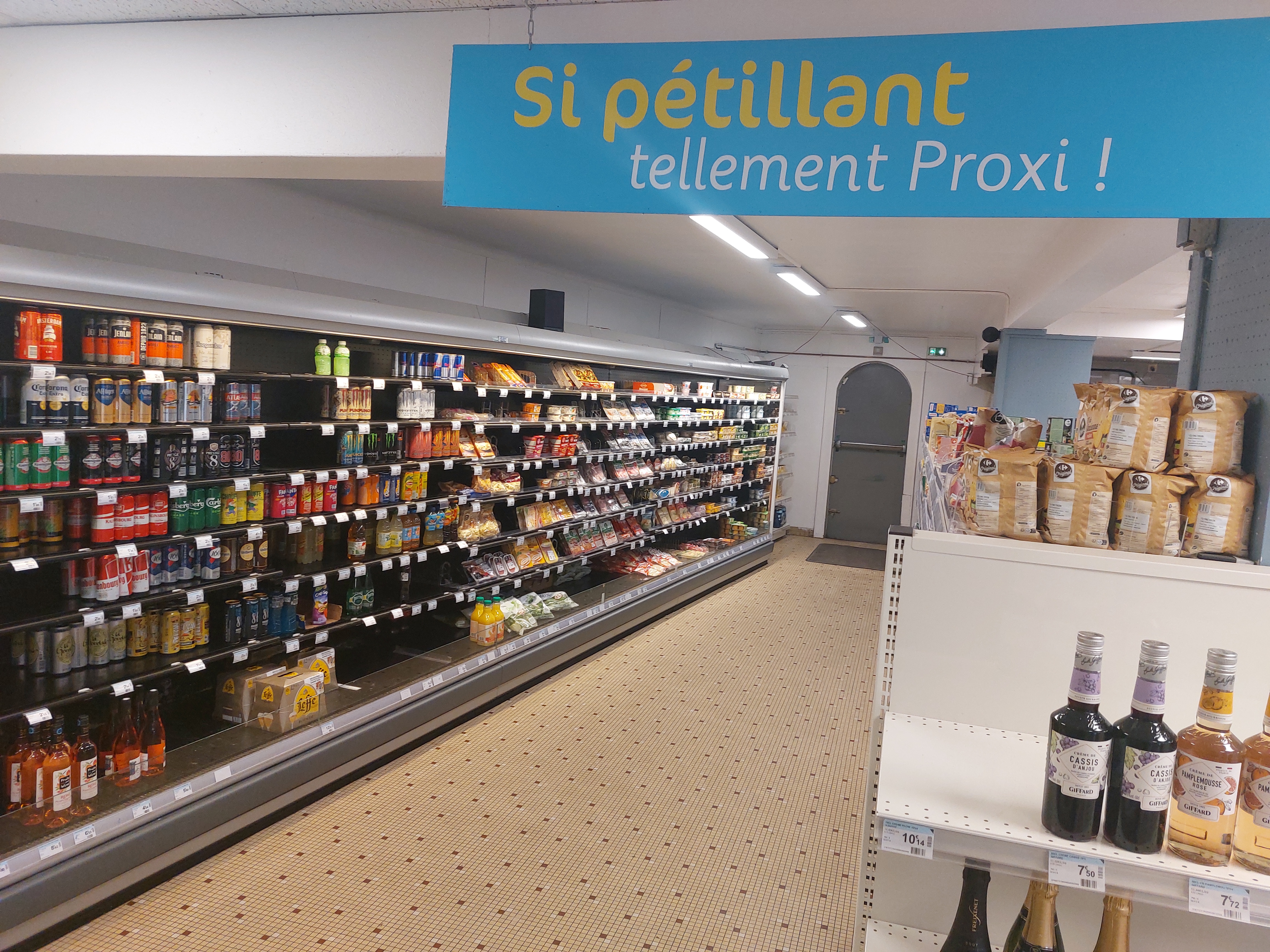 Épicerie  de 200m2 avec  logement  au dessus facile à tenir en couple tout est refais  à  neuf  il y a 2 ans pour plus de renseignements tel 07 86 07 20 65 
Cordialement  
Mr lanilis