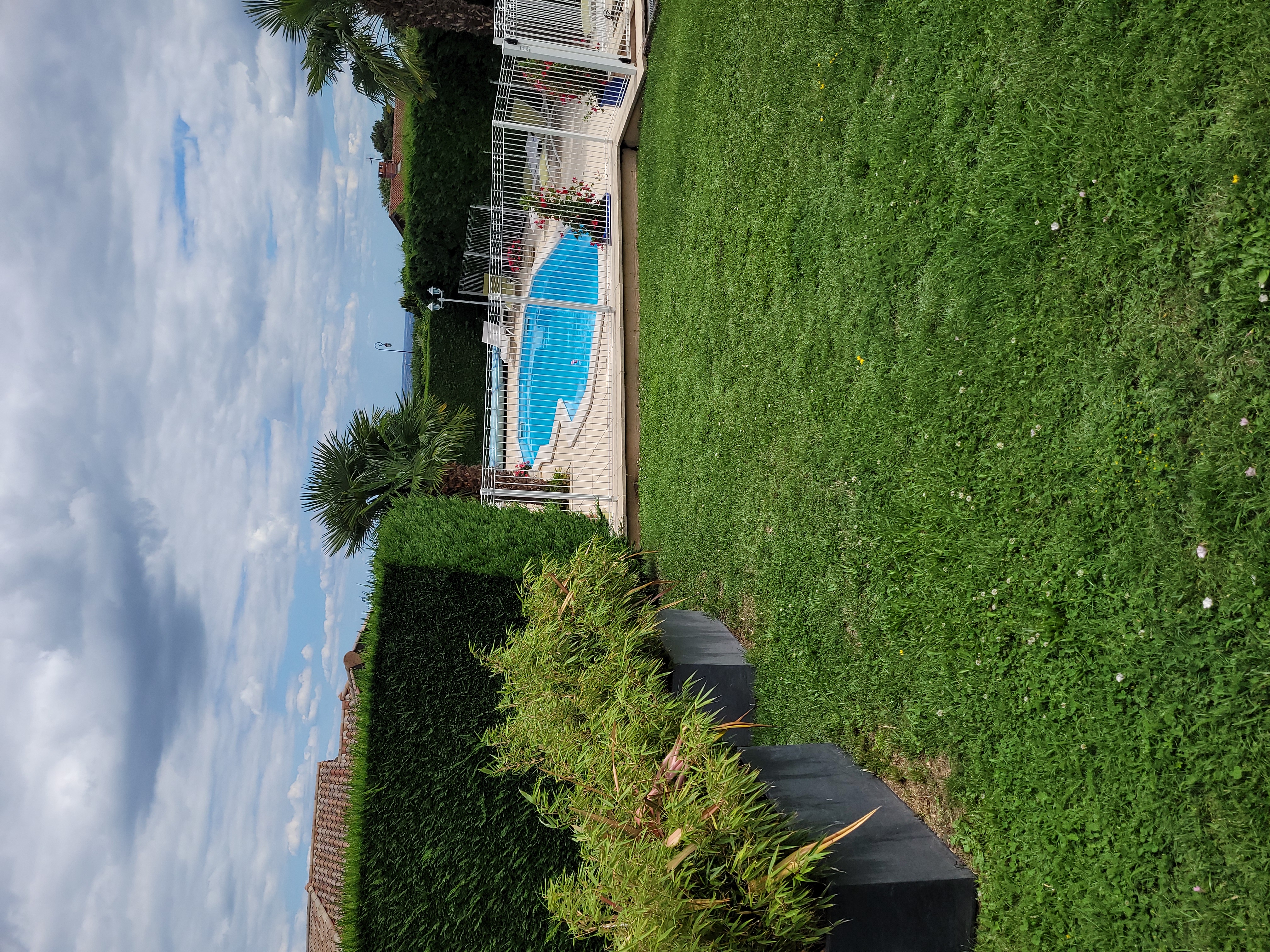 Vte Murs et Fonds Hôtel Bureau dans le Beaujolais
FLEURIE
AU COEUR DU BEAUJOLAIS

Cession Murs et Fonds Hôtel bureau

terrain de 3.900 m² avec piscine et parking

superficie : 840 m²

Appartement de fonction de type F4 avec jardin

Garage

Hôtel 3 étoiles
20 chambres dont une PMR

la plupart des chambres sont climatisées

belle salle pour petit déjeuner avec belle terrasse

((soirée étape avec partenaires))
+
Vente produit du terroir