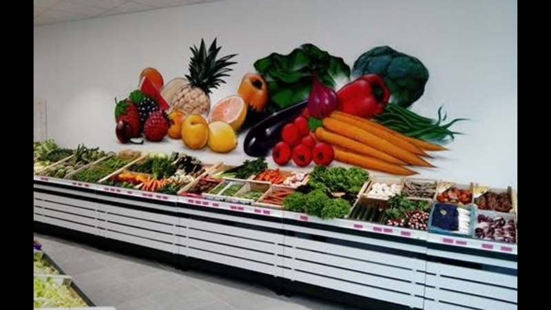 Vend fond de commerce Primeur fruits et légumes, charcuterie,  fromage, vin et épicerie fine. 
La ville de Fronton, environ 7000 habitants, est en pleine expansion car situé sur l axe Toulouse Montauban. 
Très beau magasin de 120m2 situé dans une zone commerciale dynamique (boulangerie, Centrakor, fleuriste, coiffeur, restaurants, Mc Do...).
Idéalement situé,  avec une visibilité optimale, sur un axe extrêmement passant (Toulouse- Fronton) avec de nombreuses places de parking réservées pour la clientèle. 
Magasin tout équipé : chambre froide de 10m2, caisse tactile neuve, grande vitrine réfrigérée de 7 m, bar à olive réfrigéré,  trancheuse à jambon.
Porte de service à l arrière donnant  sur une réserve d environ 8m2 idéale pour le chargement/ déchargement de marchandises.
 Pour plus de renseignements  merci de nous contacter.