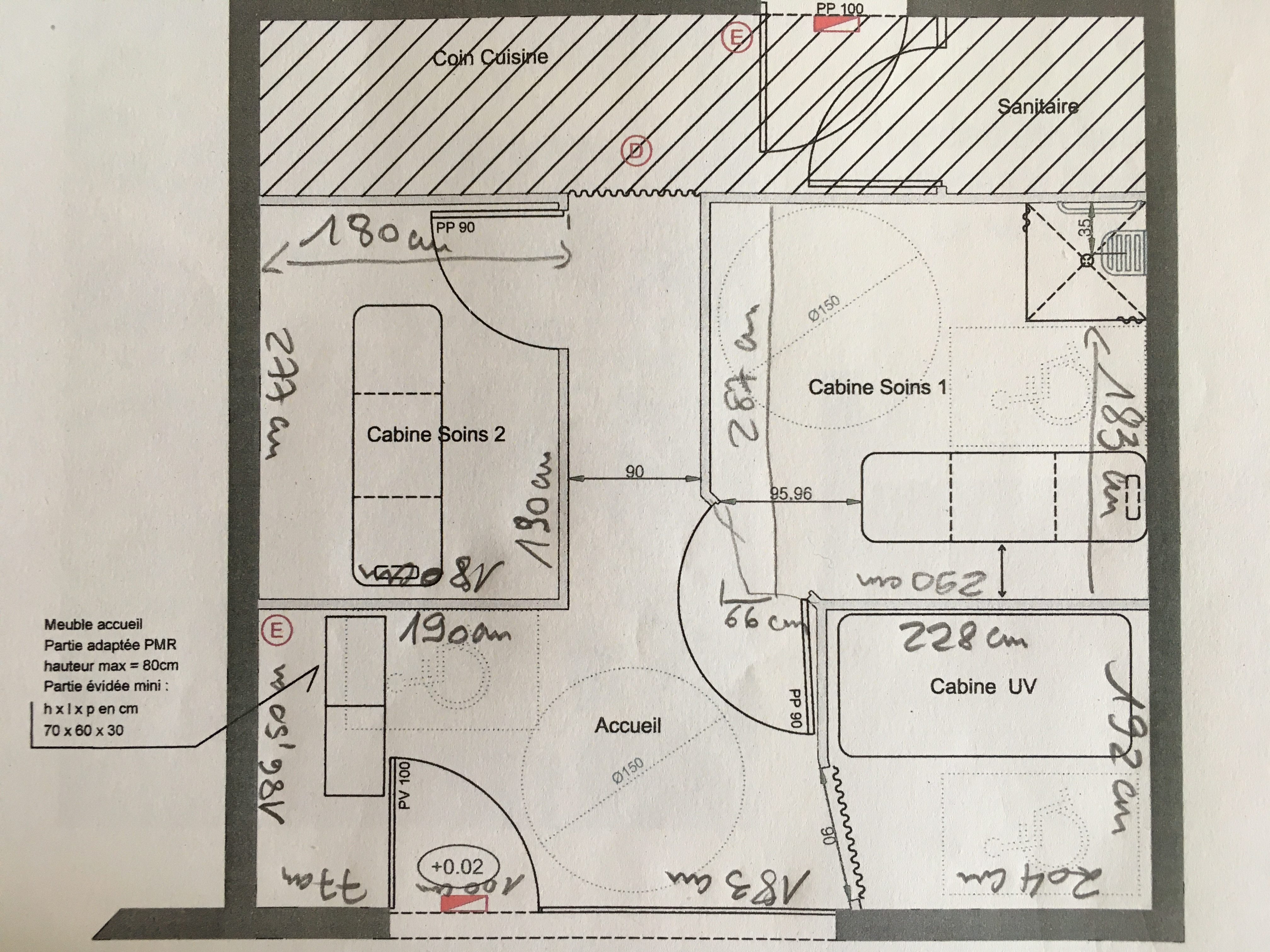 Institut de beauté à reprendre commune + de 5000 habitants, axe Rennes - St Malo 

Opportunité pour esthéticienne/ prothésiste ongulaire/technicienne de cils, lasériste souhaitant s’installer avec un institut clé en main, situé à 10 minutes de Rennes, au cœur d’une commune dynamique.

CA : 100 000 € – EBE : 31 000 €

Actuellement exploité par la gérante seule (<35h/semaine) avec une rémunération entre 1 500 € et 2 000 € net par mois. (repos les samedi apres midi/dimanche/lundi et jeudi matin)
L’institut a déjà fonctionné avec 2 alternantes esthéticiennes, offrant un potentiel de développement supplémentaire.

Local d’environ 40 m² avec 2 cabines équipées (possibilité 3e).
Loyer : 521 € HT
Activités actuelles :
Epilation laser très performante avec d'excellents résultats, soins visage, parfumerie, esthétique traditionnelle (épilation cire, massage relaxant)

Opportunités de développement :
onglerie
beauté du regard
(demandes de la clientèle).

Laser :
reprise du crédit-bail possible (≈ 667 € HT / mois)
ou rachat direct possible (~20 000 € restant).

Clientèle fidèle, réservation en ligne, avis Google 4,9.

Prix : 60 000 €
