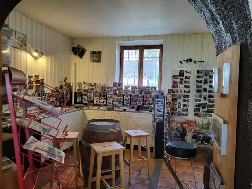 VAL CENIS (station hiver/été)
Vente Fonds de Commerce 
Tabac / CBD / Loto /Amigo /Jeux à gratter / Bar / Boissons à emporter / Charcuterie Artisanale / Cadeaux /Souvenirs / Cartes Postales / Presse (Le Dauphine)
Superficie : 94 m2 + 2 caves
4 vitrines 
2 portes d'accès
Prix : 85.000 €