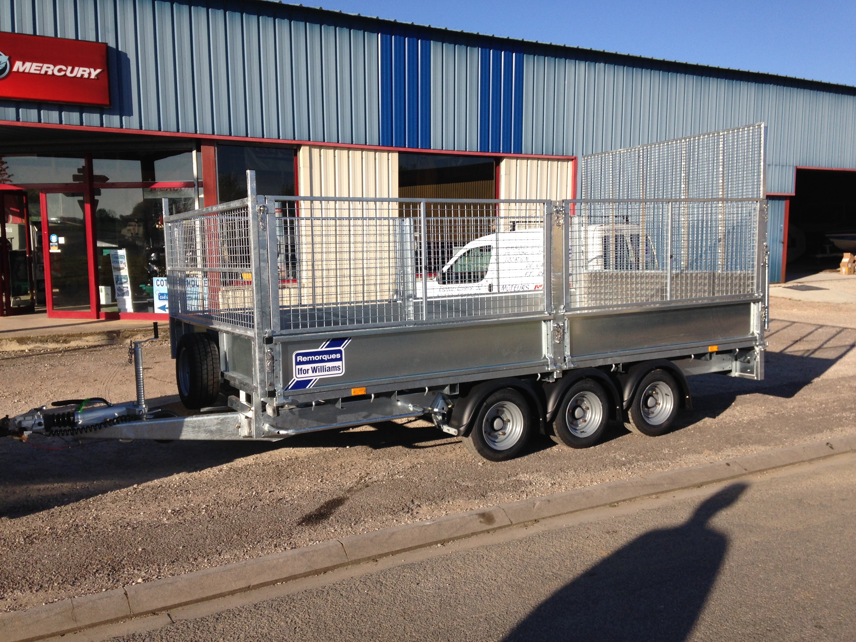 FOND DE COMMERCE REMORQUES