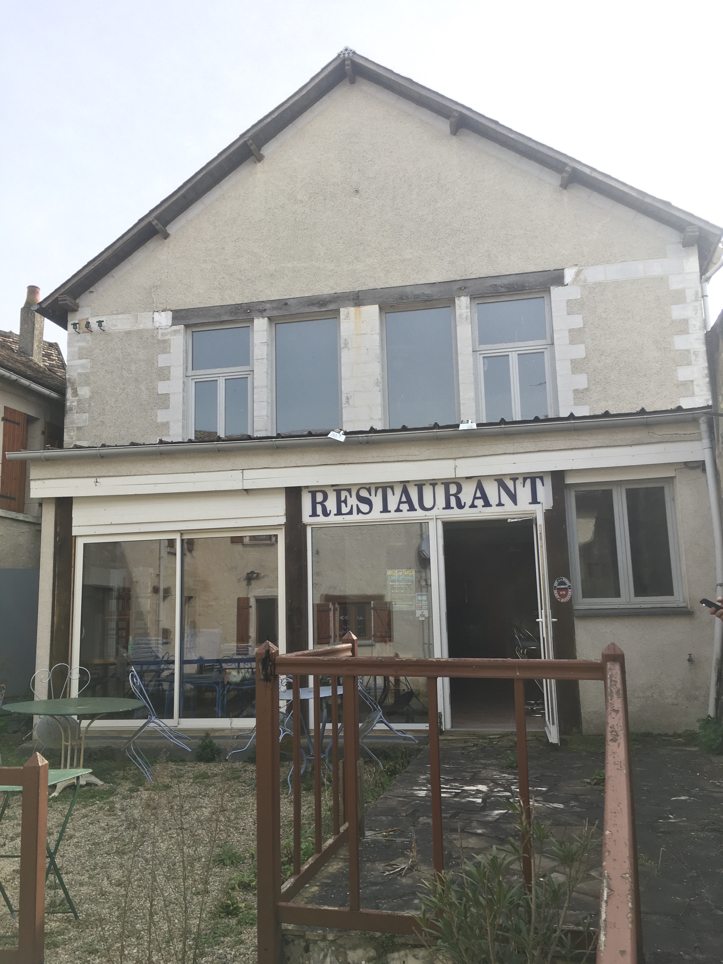 Hôtel-restaurant au coeur d’un des plus beau village de France à reprendre – Vienne (86)