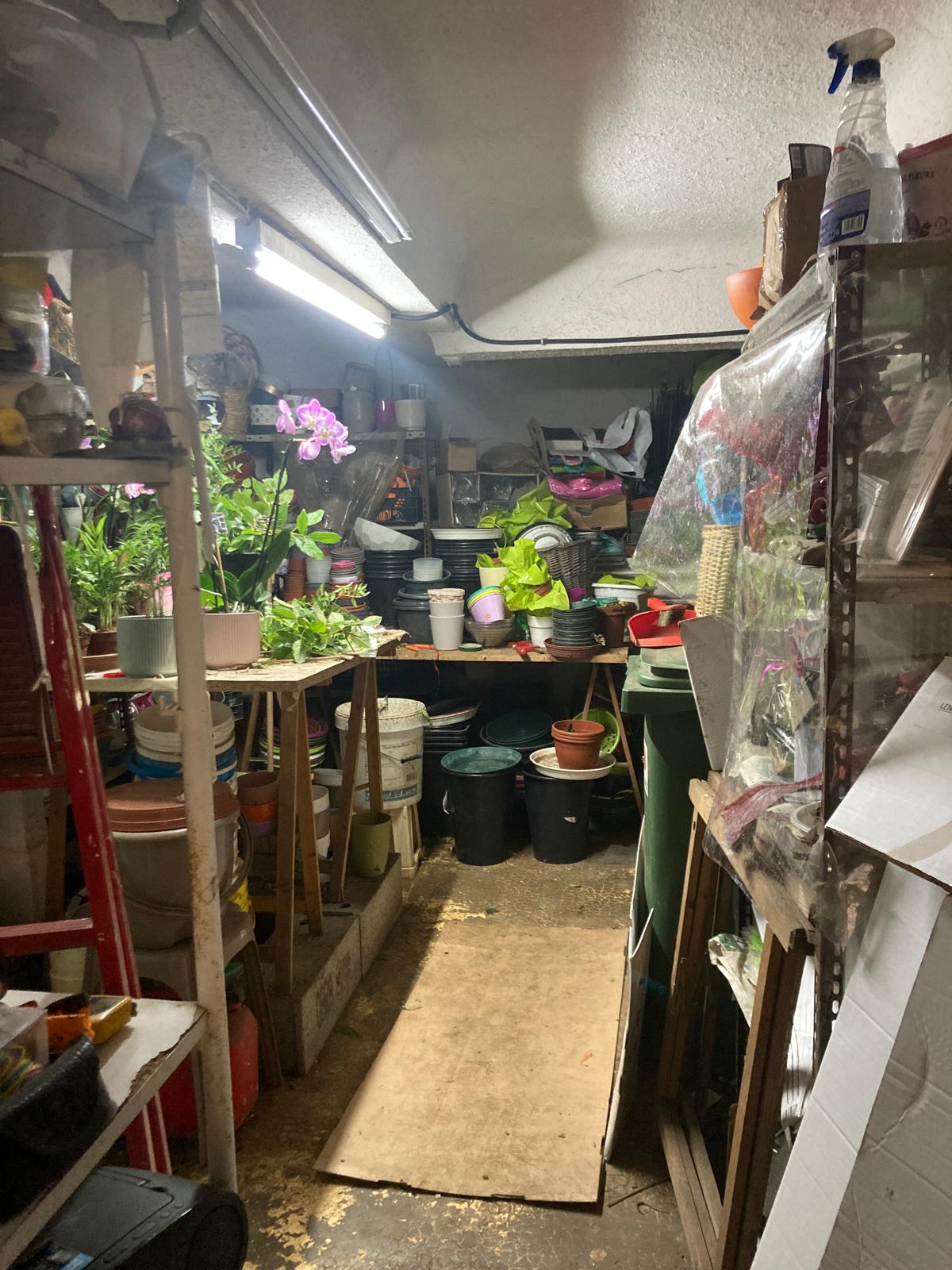 Jolie boutique de 60 m2 , située au plein coeur du village des Milles.
Le commerce est vendu avec tout le matériel nécessaire dont une chambre froide, pour exercer de suite.
Ce commerce existe depuis 1985. J'ai racheté celui ci en 2003.

Clientèle fidèle locale et de passage, située près de nombreux commerces.

Cessation d'activité pour prise de la retraite.
Bail 3/6/9 refait en 2024

Petit loyer