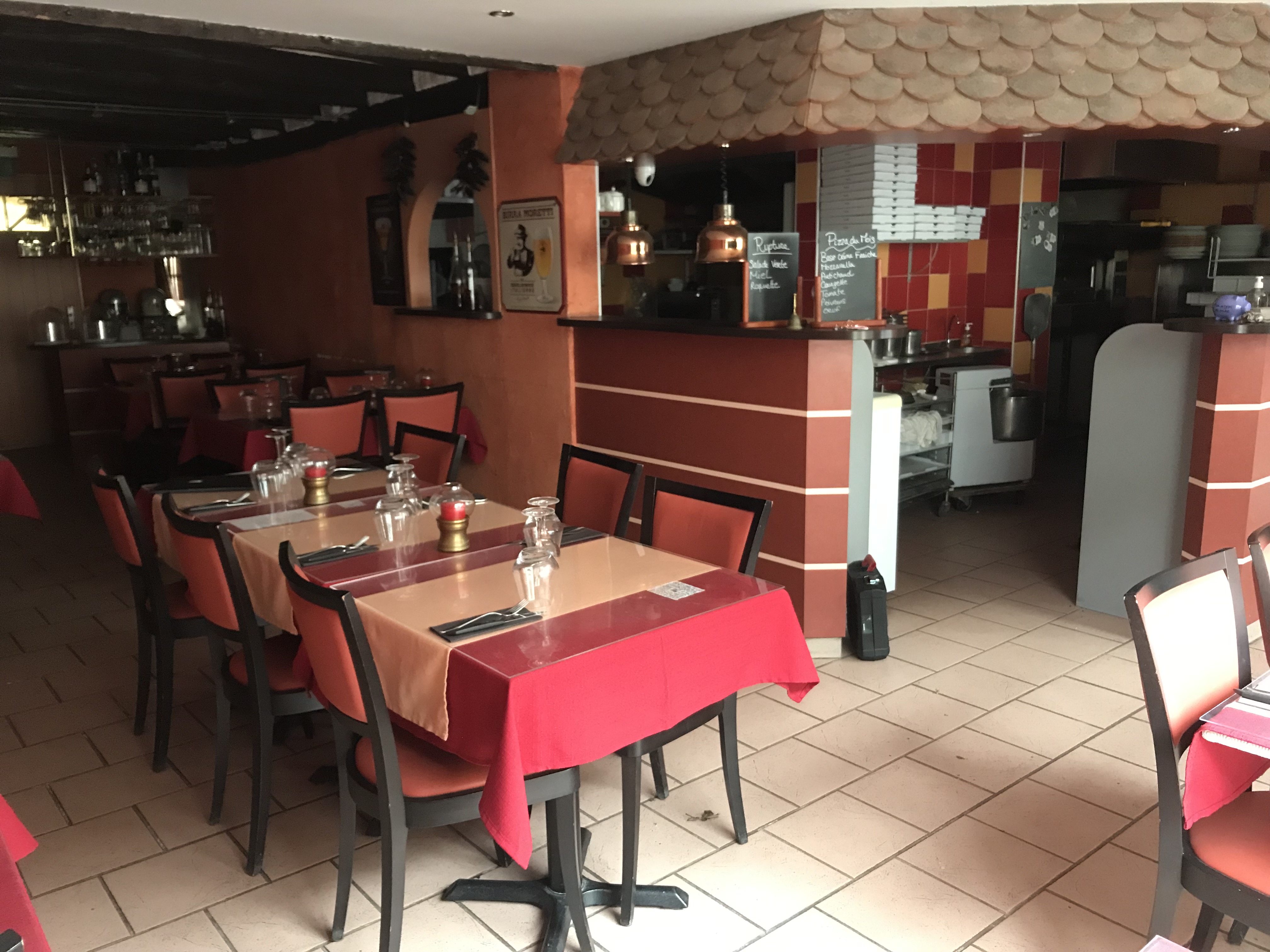 LOCATION EQUIPÉ PIZZERIA ACTUELLEMENT AVEC TOUS LE MATERIEL PRET A FONCTIONNE 
PEUT ETRE UTILISÉ ÉGALEMENT EN RESTAURANT TRADITIONNEL
OU CREPERIE
45 COUVERTS
+ TERRASSE
ENV 90 M2
LOCATION + PETIT PAS DE PORTE POUR LE MATERIEL