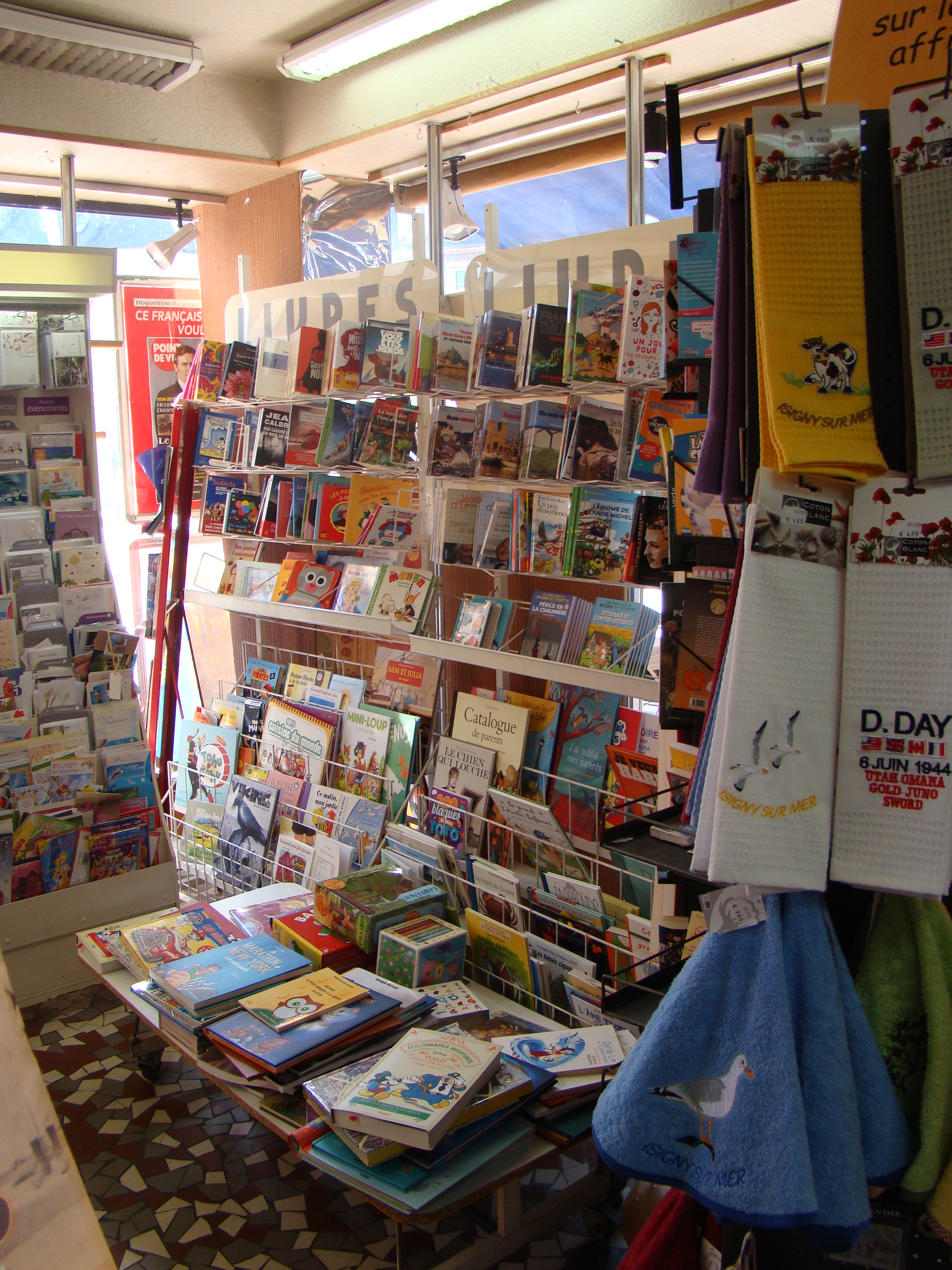 Cause retraite vends Maison de la presse - librairie - papeterie
carterie - cadeaux .
Située sur les plages du débarquement en Normandie.
Bon chiffre d'affaire constant, moyenne annuelle 200.000euros