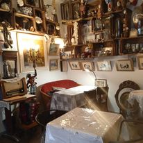 dans un village de plus de 2600 habitants vend cause santé boutique restaurant traiteur 5 ans d'existence actuellement restaurant traiteur brocante, faible loyer idéalement situe en plein centre du village