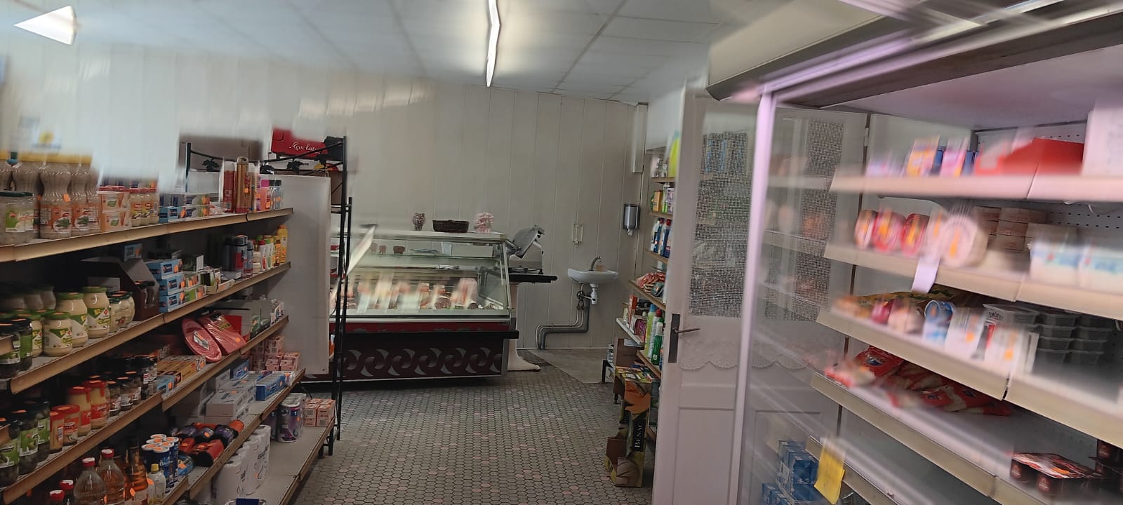 Supérette au Coudray 44630 Plessé
Alimentation multi-services: charcuterie maison , fruits et légumes, épicerie, dépot de pain, tabac.
Le local possède un laboratoire de fabrication et trois chambres froides.
Petit village rural très accueillant situé sur la commune de Plessé. 
Commune classée France Ruralité Revitalisation offrant de nombreux avantages fiscaux ( https://www.commune-de-plesse.com/frr )