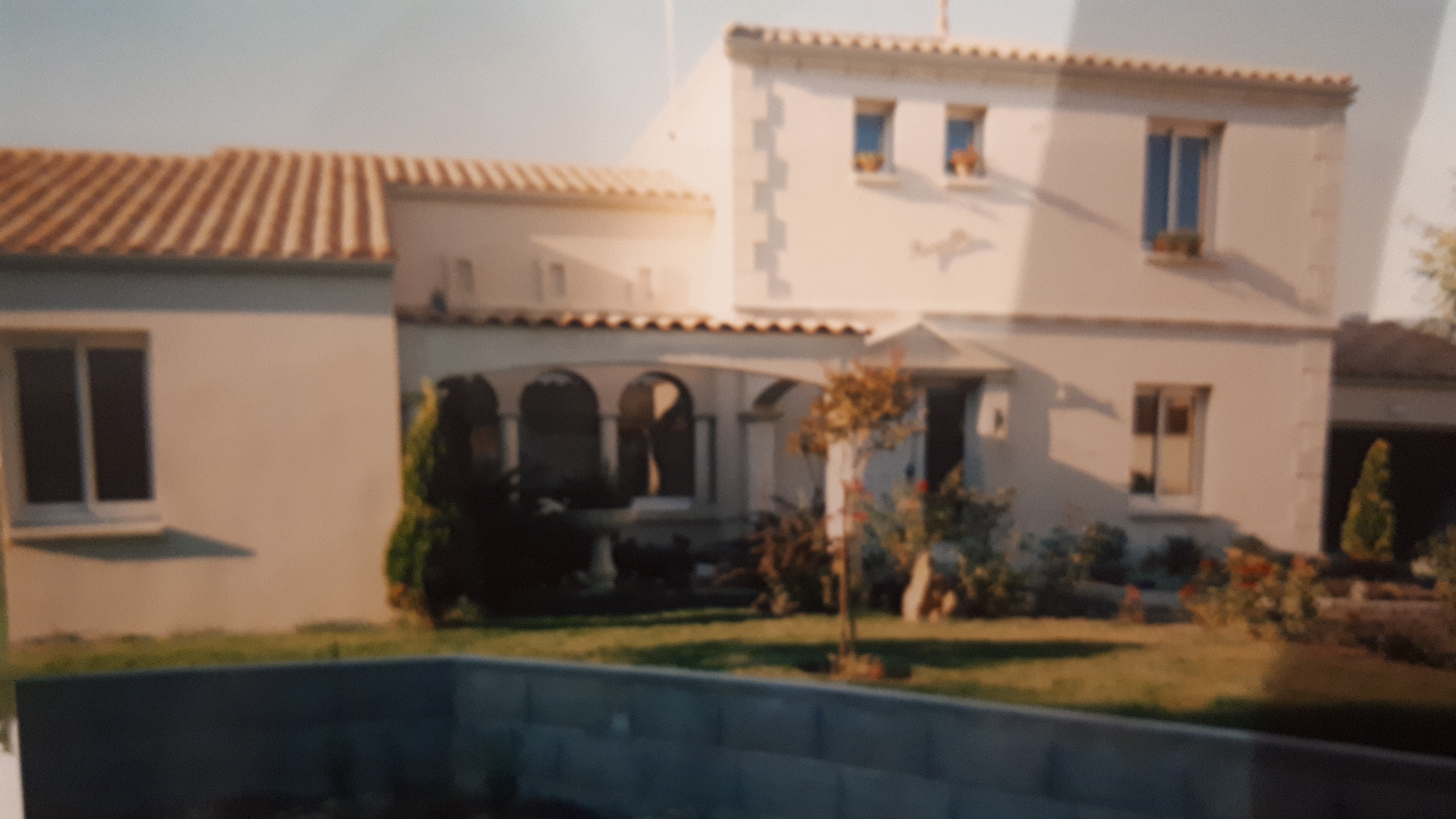 Proche du bord de mer.la Rochelle et ses iles Re Aix Oleron ,Châtelaillon-Plage .
Vente  gîte 350 m2 avec avec chambres d hôtes indépendant danc .grand parc arboré avec piscine .2000m2 
Endroit paradisiaque.