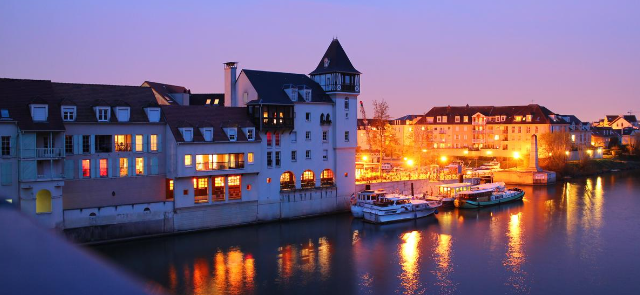 Ce restaurant est basé à Cergy Village dans la région parisienne et a été fondé en 1999. Il a su conquérir et fidéliser une clientèle familiale et business lui permettant de réaliser de très belles évolutions de chiffre d'affaires.
Il a aussi récemment été élu parmi les 10% meilleurs restaurants du monde selon
TripAdvisor. 

Aujourd’hui l’heure est à la passation et à la transmission pour que cette belle
aventure se poursuive après le départ à la retraite bien mérité du couple à l’origine de la création de ce restaurant au coeur de Cergy Village (95).

Serez-vous alors prêt à vous lancer dans une nouvelle et très belle aventure ?
Ce fonds de commerce de 93m2 à Port-Cergy (95) se trouve dans un cadre exceptionnel près d'un étang (https://cergy-pontoise.iledeloisirs.fr/) très fréquenté par une clientèle professionnelle et familiale :
- Ouverture 7 jour sur 7 possible car quartier très fréquenté
- Le loyer est très abordable
- Capacité de 40+ places assises à l'intérieur et 8 places à l'extérieur
- Cuisine en très bon état et bien équipé avec plusieurs plaques de cuisson,
congélateur, réfrigérateur, et espace pour rangement. 
Idéal pour tout type de restauration.