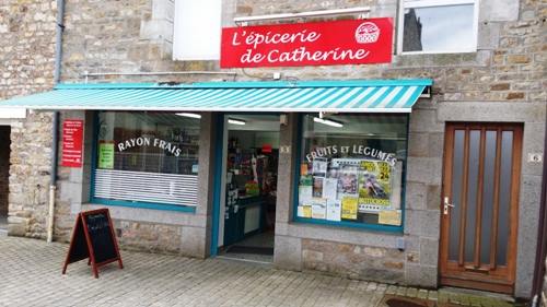 Venez découvrir ce Fond de commerce alimentaire générale( épicerie, crèmerie, fruits et légumes, fromage à la coupe, point relais la Poste, relais colis, point retrait CA) sur la commune de Gosné en Ille et Vilaine.
Commune très dynamique et qui continue de s'agrandir.
Très bonne rentabilité, espace commercial de 100m2avec 2 espaces de stockage, une cave, un jardin
Départ en retraite