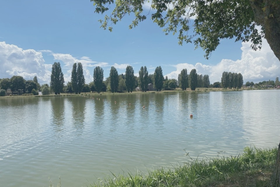 La Commune de Tuffé Val de la Chéronne recherche activement de nouveaux gérants pour son restaurant "Le Chalet du Lac" situé sur sa base de loisirs près du plan d'eau, du Centre Bourg et de son Camping 4*. Candidature à envoyer en Mairie de Tuffé Val de la Chéronne 2 rue des Noyers 72160 TUFFÉ VAL DE LA CHÉRONNE ou par mail : urbanisme@tuffe.fr ; renseignements au 02.43.93.47.21 ou 02.43.71.02.70 ; www.tuffe.fr