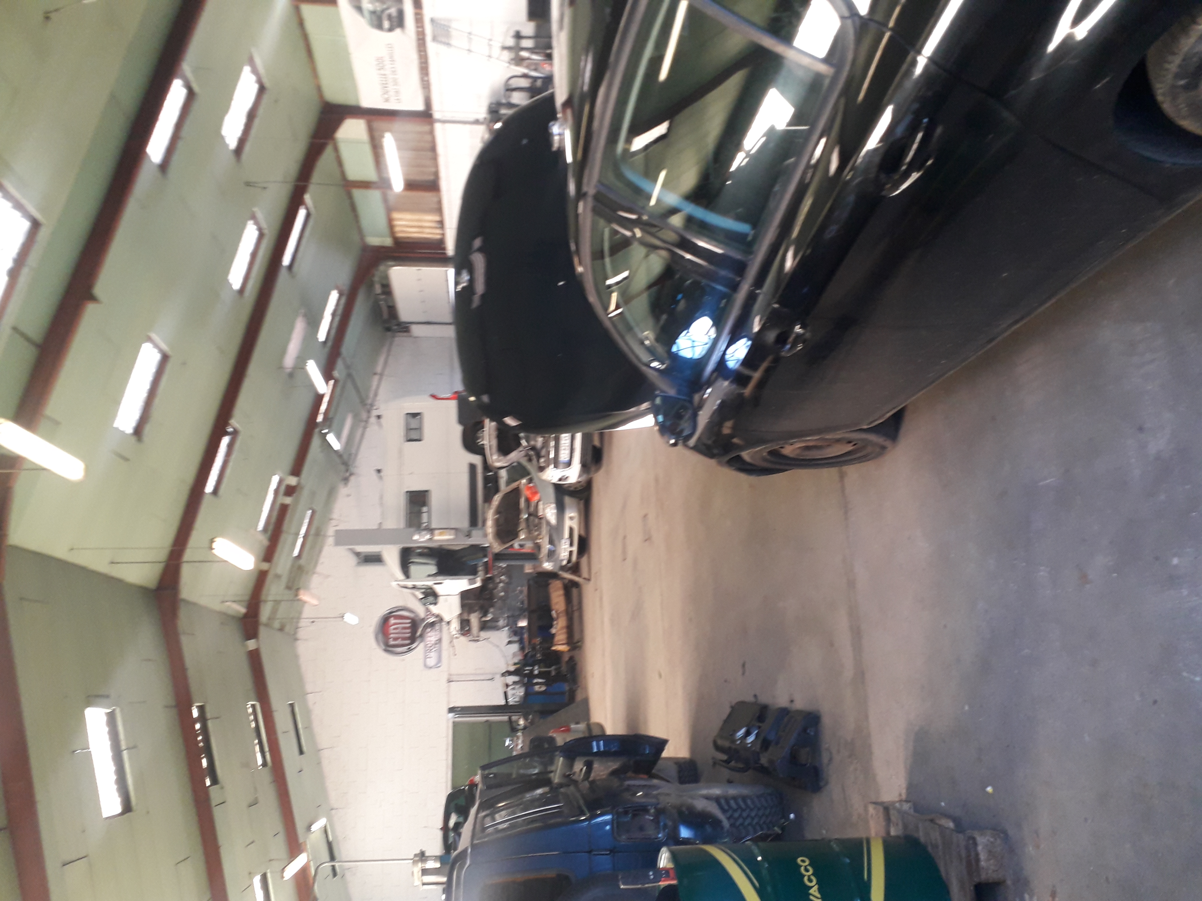 Cause depart a la retraite je vous propose un garage Fiat , vente et réparation toutes marques spécialisées camping car depuis 25 ans .idéalement situe dans les Pyrénées atlantiques au pied des montagnes et a 1 heure de la mer dans un secteur en plein développement. Local bien agence et très bien equipe. Vous serez épaulé par une équipe de 3 employés motivés ,diplômés et professionnels. Clientelle fidèle.affaire saine CA année  2024 966000€. Rentabilitee en évolution depuis 5 ans .Locaux a louer de 400 m 2000€/mois. Accompagnement possible.opportunitee pour professionnel souhaitant une activitee clef en main avec forte rentabilitee et image de marque reconnue et très bonne réputation.