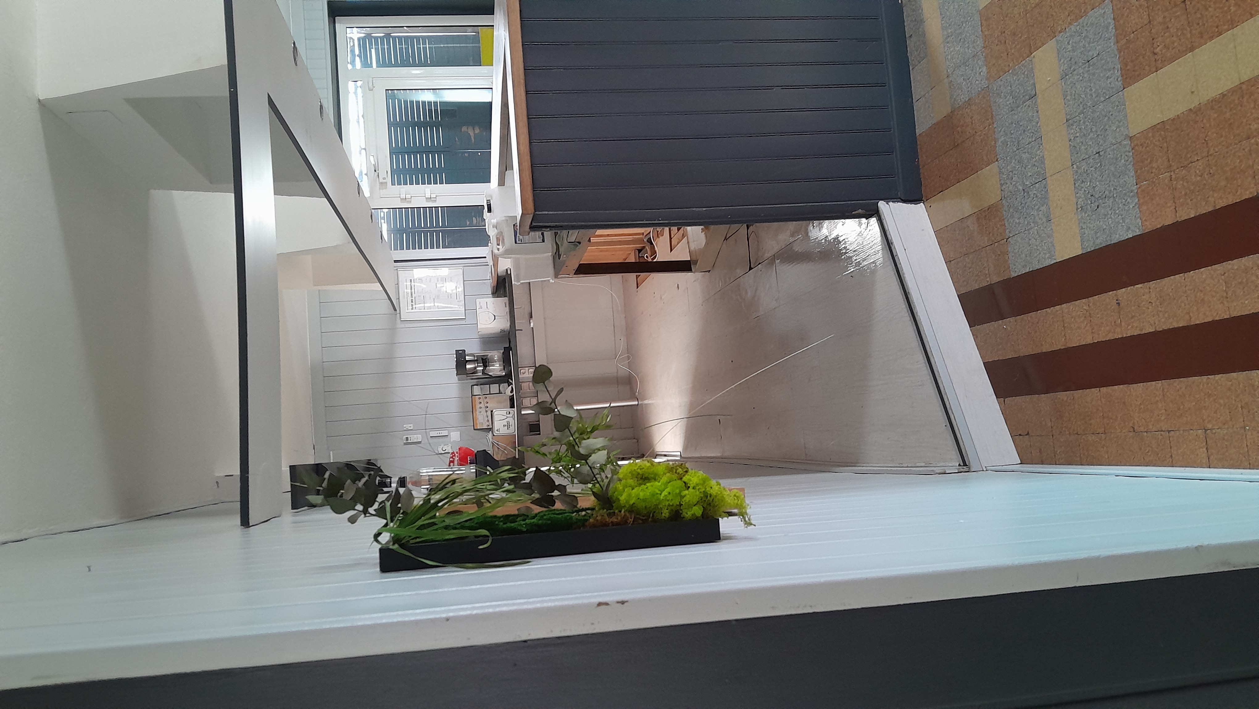 Réinstaller pour ouvrir un bar/restaurant fermé depuis août 2025. 
La licence IV est comprise dans la location des murs. 
Local de 123 m2 avec abri jardin de 20 m2 avec barbecue sur terrain de 360 m2
Cave, Parking
Appartement de 76 m2 au dessus.