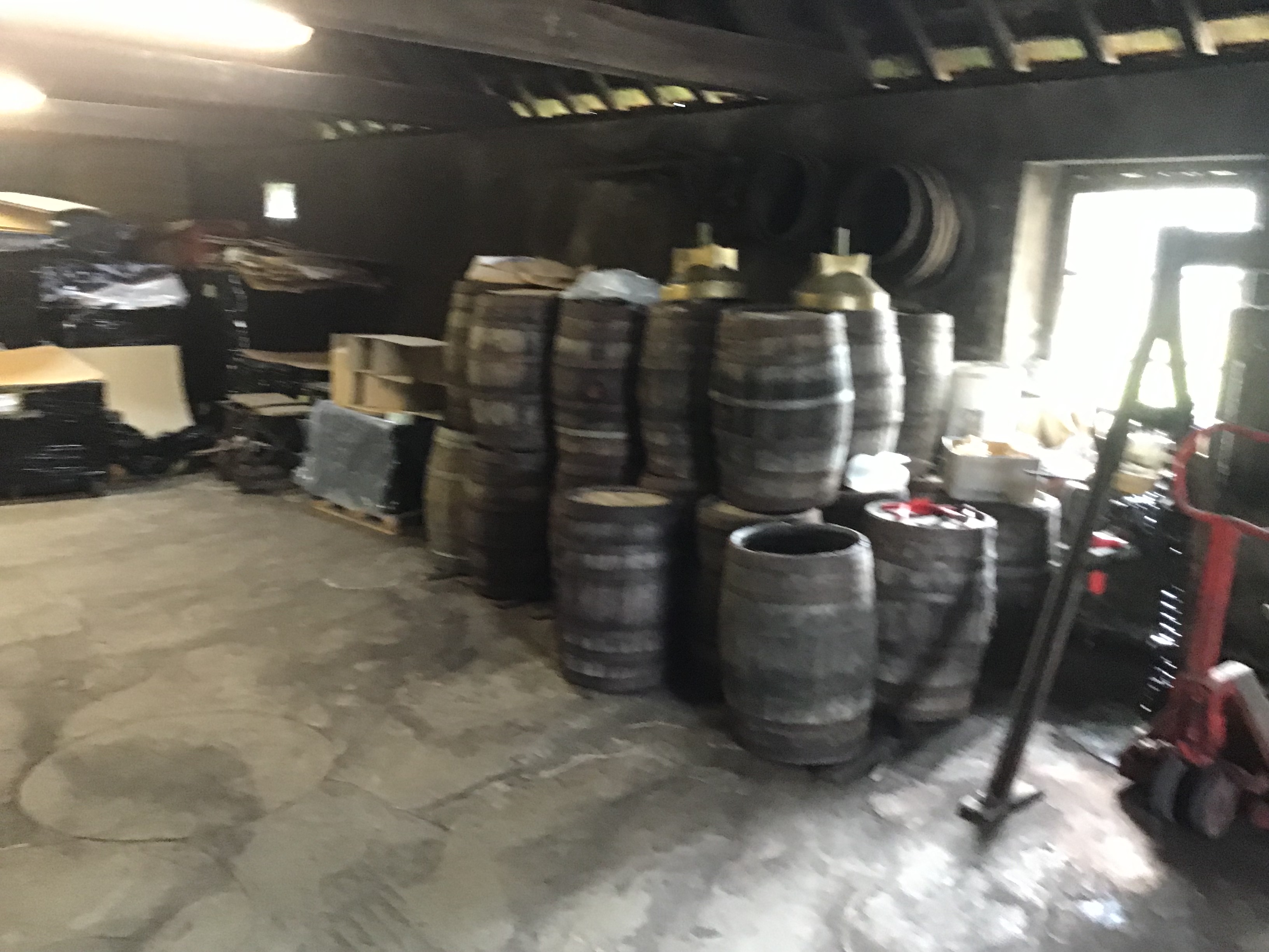 URGENT.                                                                                                               Cause retraite, À VENDRE exploitation cidricole  labellisée BIO marque dépose «  LES VERGERS DU PÈRE ERNEST »  production de cidre, jus de pomme, vinaigre de cidre ,  vend les locaux d’entreposage et fabrication situés à DOLLON , matériel de fabrication et stockage clientèle  de grandes surfaces, magasins BIO  mise à disposition de vergers de  1000 pommiers environ   Pour plus d’informations  CONTACTEZ  madame LEGRET  Viviane  au 0243932191