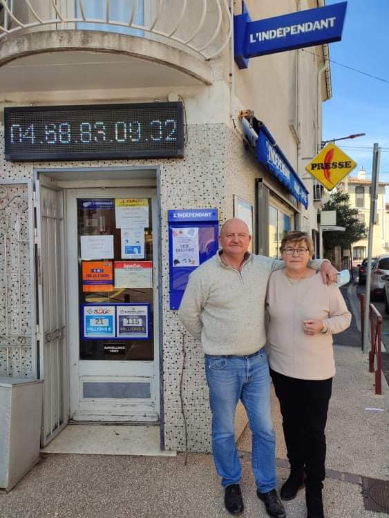 Opportunité unique dans les Pyrénées-Orientales !

 À céder, un commerce florissant de presse, librairie, Française des Jeux et articles CBD. Idéalement situé dans un village dynamique à seulement 5 minutes des plages et 20 minutes de la frontière espagnole.

Ce commerce, ouvert à l'année, bénéficie d'un emplacement privilégié en plein coeur du village, sur un axe routier passant et en angle de rue, offrant une excellente visibilité et un fort potentiel de clientèle (plus de 55000 clients en 2024). 

Activités :
Presse nationale et locale
Française des Jeux
Librairie
Carterie
Souvenirs
Confiserie
Relais colis
Articles fumeurs / CBD

Local et équipements :
Local de 60 m²
Matériel d'exploitation récent et complet

Avantages :
Emplacement stratégique dans un village dynamique et touristique avec toutes commodités
Proximité des plages du littoral
Clientèle fidèle et variée
Activités diversifiées et complémentaires
Matériel récent et en bon état
Facilité de stationnement.
A proximité : Transports et Commerces (moins de 500m