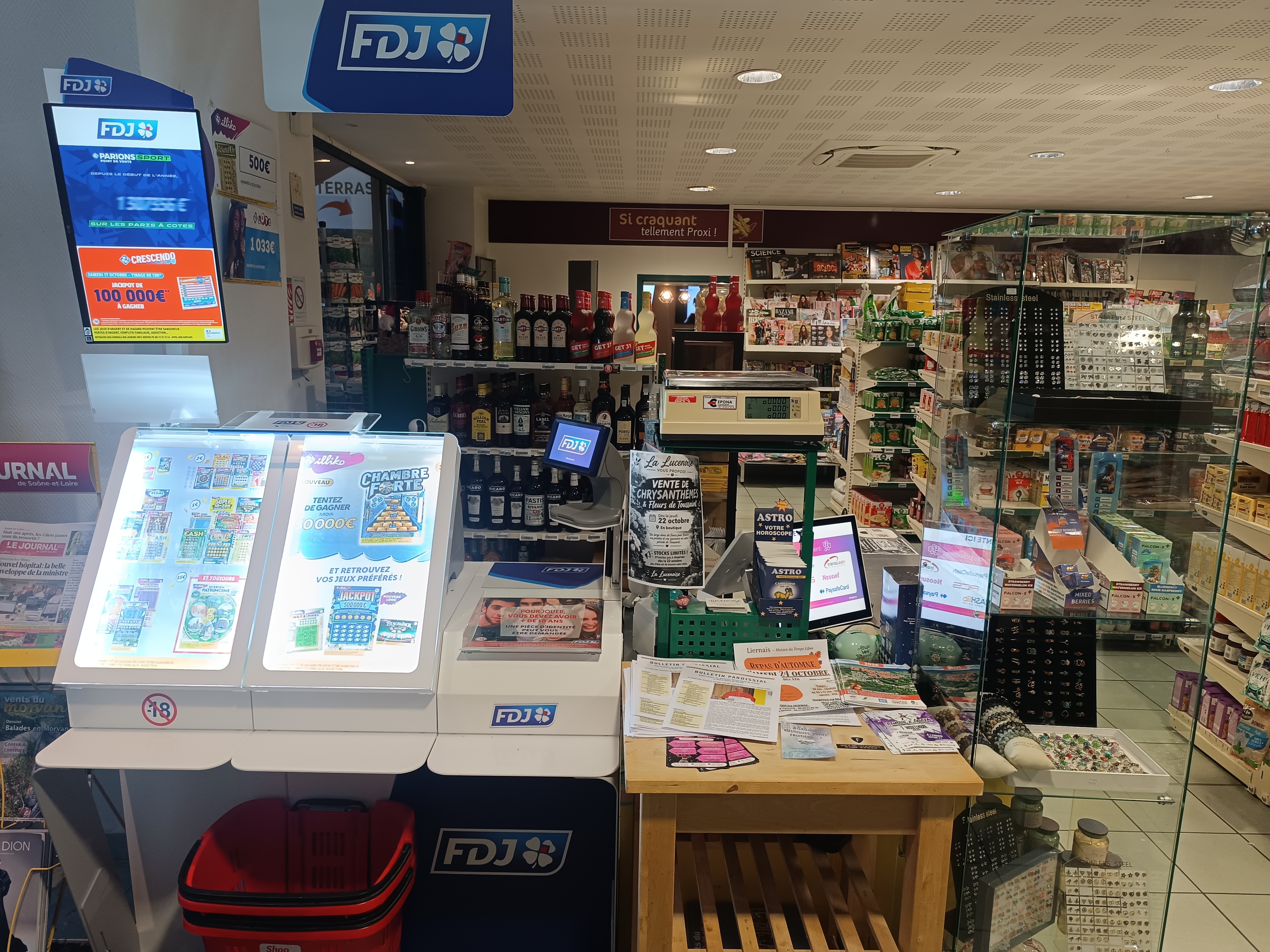 🏡 À VENDRE – COMMERCE MULTISERVICES AU CŒUR DU MORVAN

💰 Prix de cession : 125 000 €

🌿 Une belle opportunité professionnelle dans un village dynamique et touristique !

Situé au cœur du Morvan, sur un axe routier, cet établissement bénéficie d’un environnement attractif, au sein d’un village disposant de nombreux services et commerces de proximité.

⭐ UN ENVIRONNEMENT PRIVILÉGIÉ

🏫 Village avec école
🏥 Maison de santé et pharmacie
🚬 Présence d’un tabac
🏪 5 autres commerces aux activités non concurrentes
🏡 Nombreux gîtes à proximité, favorisant l’accueil d’une clientèle touristique

🍽️ UN COMMERCE AUX MULTIPLES ACTIVITÉS

- Épicerie de proximité
- Bar avec licence IV
- Brasserie / restauration
- Relais de poste communal
- Diffuseur de presse spécialisée
- Française des Jeux (FDJ)

🌞 48 PLACES ASSISES ET DES ESPACES EXTÉRIEURS AGRÉABLES

- 18 places à l’intérieur
- 10 places sur la terrasse avant
- 20 places sur une terrasse ombragée à l’arrière, aménagée en 2025

📊 DES RÉSULTATS FINANCIERS CONFIRMÉS

💶 Chiffre d’affaires : 387 000 €

📈 Résultat net : 63 000 €

🏠 UN LOGEMENT T3 COMPRIS

Loyer mensuel de 714 €, comprenant le commerce et le logement T3.

💼 CONDITIONS DE REPRISE

- Prix de cession : 125 000 €
- Murs appartenant à la mairie, non compris dans la vente
- Accompagnement possible, selon des modalités à définir ensemble
- Bilan comptable disponible pour toute personne sérieusement intéressée

🤝 UN PROJET PROFESSIONNEL ET DE VIE

Un commerce aux activités complémentaires, situé dans un village disposant de nombreux services, avec une clientèle locale et touristique, des espaces de restauration agréables et un logement sur place.

Vous souhaitez reprendre une affaire et vous investir dans un territoire authentique ? Cette opportunité mérite votre attention !

📩 Pour tout renseignement complémentaire ou pour organiser une visite, merci de me contacter en privé.

N’hésitez pas à partager cette annonce autour de vous !