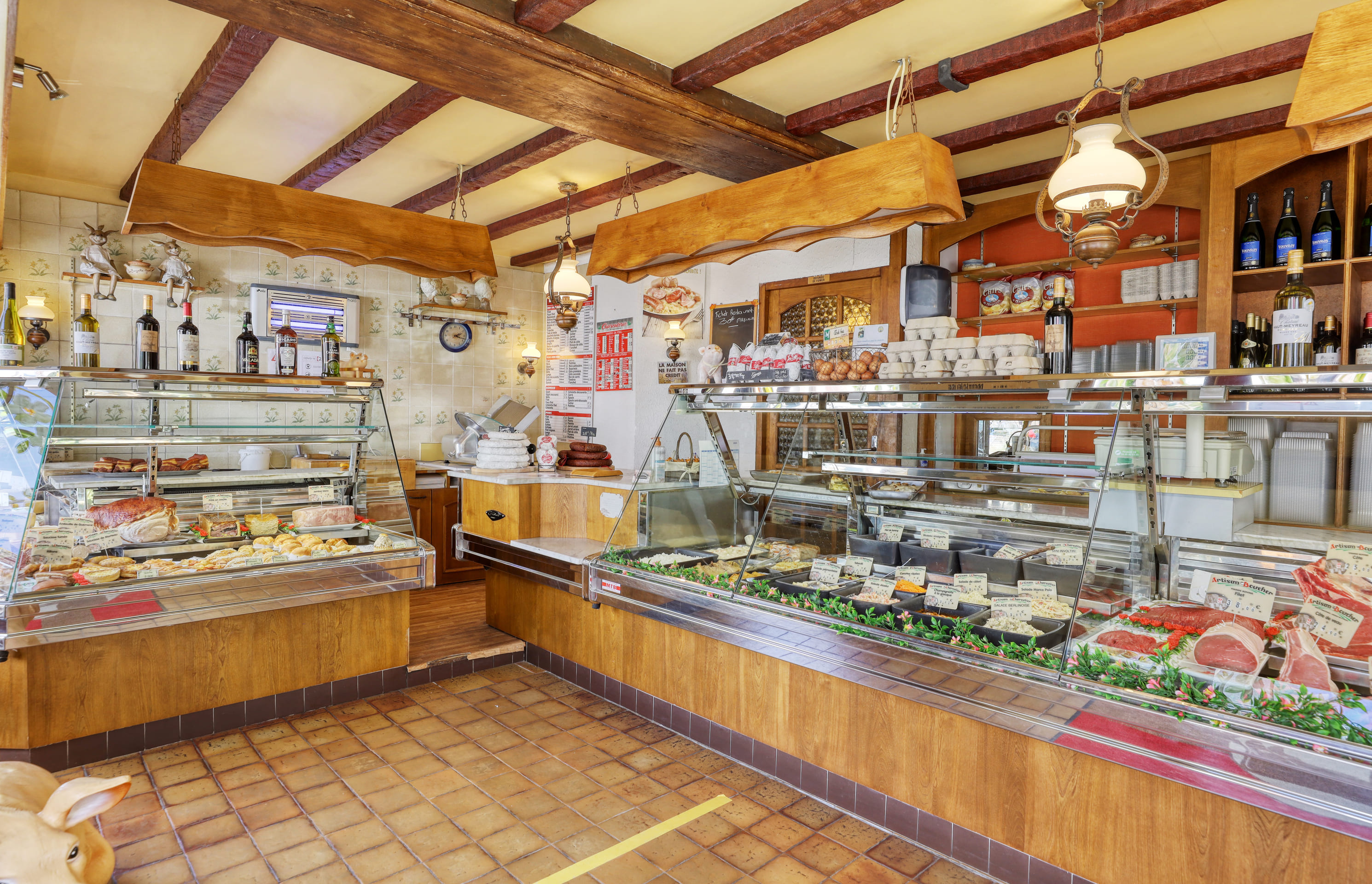 A Vendre Boucherie Charcuterie Traiteur
Mur et fond de commerce
Situé dans un village de 1300 habitants au cœur du Perche, à 10 min de la sortie d'autoroute A11.