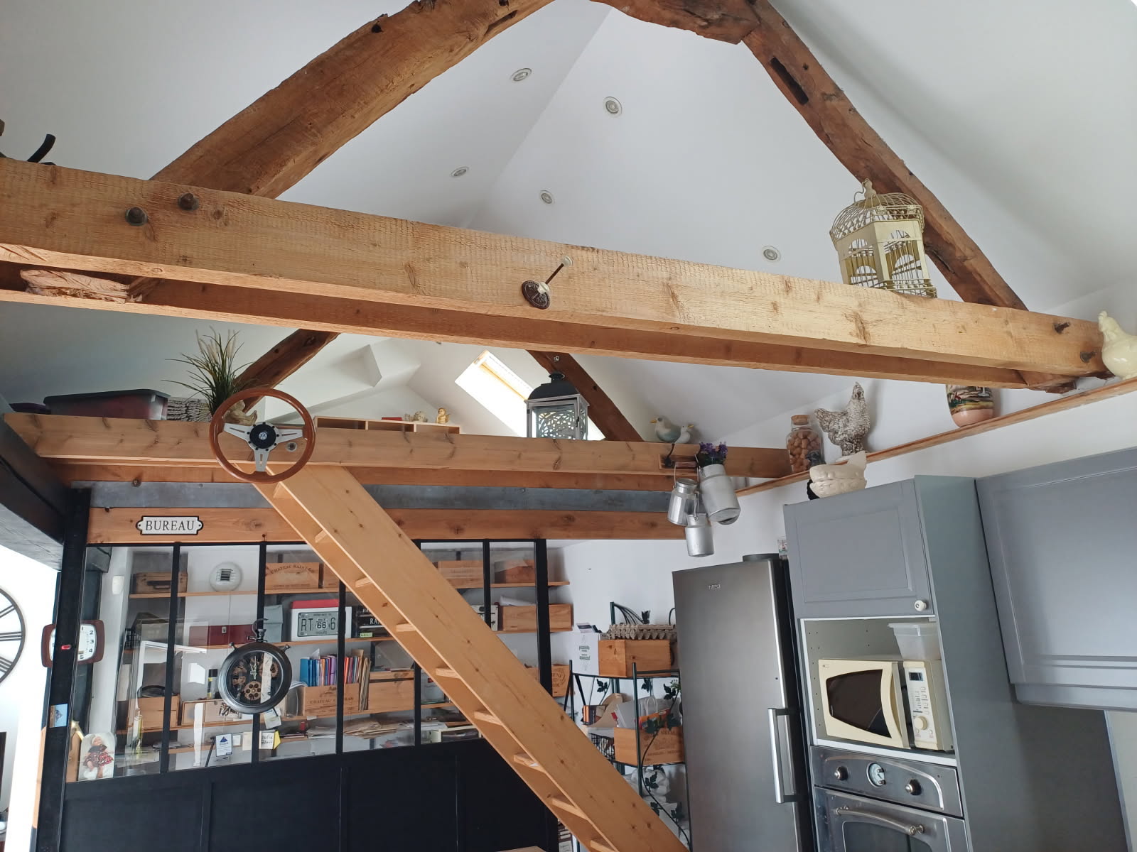 Pizzeria à vendre 

Fond de commerce, mur et logement 

En activité depuis 38 ans clientèle fidèle vente à emporter 
La pizzeria sera vendue toute équipée prête à être reprise 
Vous n’avez plus qu’à poser vos valises

3 étages avec cuisine aménagée toilettes 3 chambre salle de bain et toilette séparé