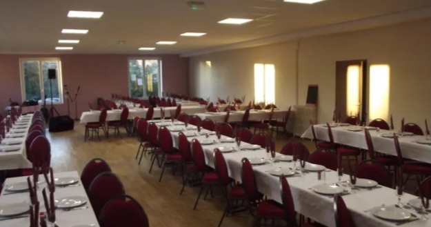 Hotel 10 chambres
Bar pour fdj licence4
Salle réception banquets 100 couverts
Parking privé
Réel potentiel de développement 
Proche du musée de la mine
Au cœur du bassin minier en Bourgogne