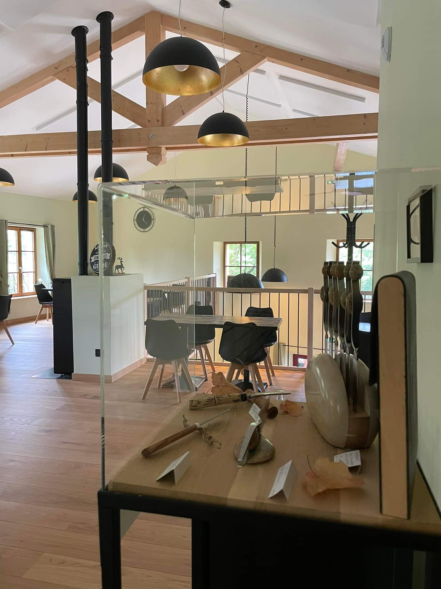Soucieuse de maintenir « un esprit village » la commune de Mévouillon située entre Sisteron et Buis-les Baronnies, en Drôme Provençale, recherche un gérant pour son bar restaurant La Forge à compter du 1er janvier 2027.
Le Conseil municipal propose un bail commercial pour la gestion du bar restaurant.

Le bâtiment mis à disposition est neuf (2021) et entièrement équipé. Fonctionnel, le bar restaurant est pourvu du matériel et des équipements complets et adéquats pour cuisiner, servir et recevoir au mieux les convives (cuisine, « plonge », mobilier, Licence IV…).

Pour de plus amples informations et/ ou déposer un dossier de candidature, merci de contacter Madame le Maire au 04.75.28.50.92  et/ou adresser un message à :  mairie.mevouillon@orange.fr
La date de réception des candidatures est fixée au 30/11/2026