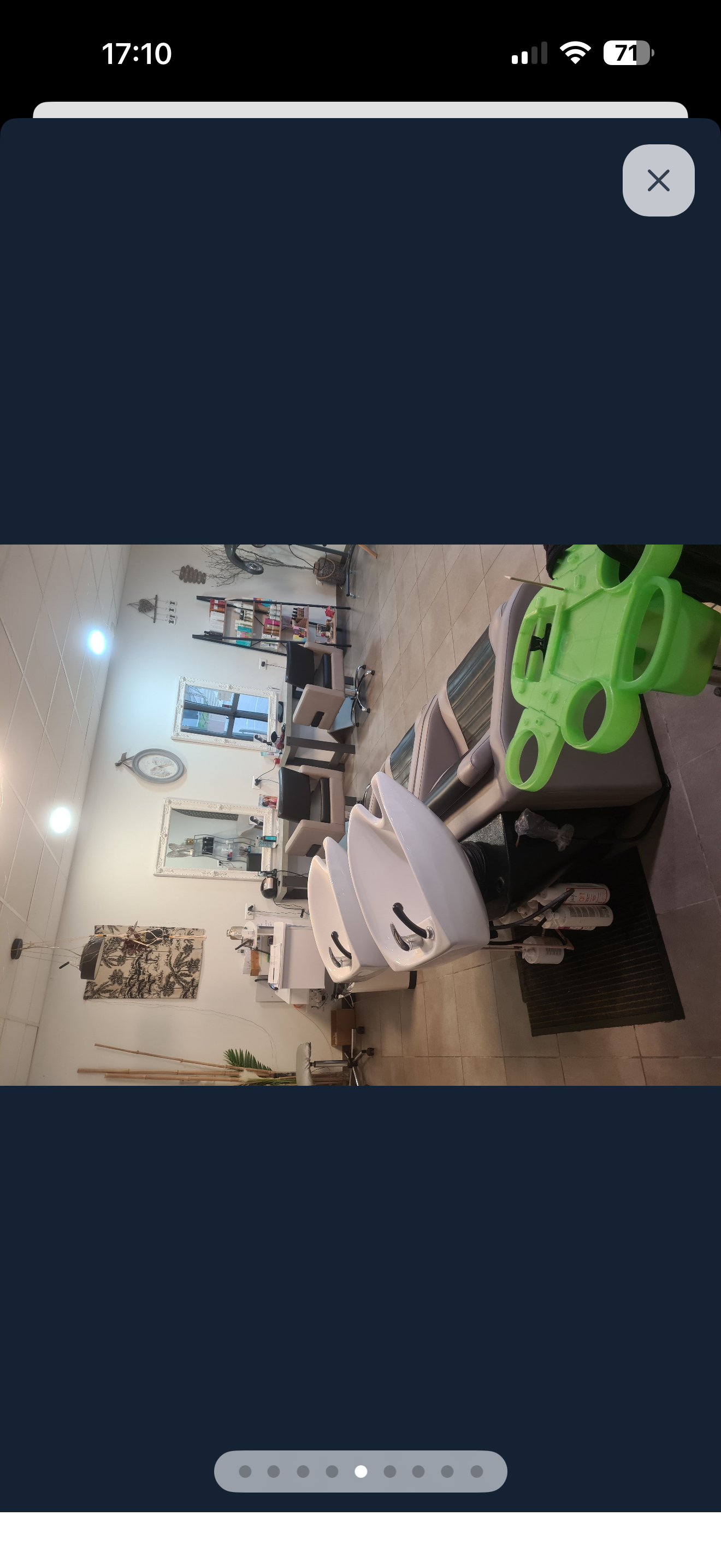 À vendre : salon de coiffure situé dans un village dynamique et agréable de la Drôme provençale, à proximité de Montélimar, Valence et de la sortie d’autoroute Montélimar Nord.

Idéalement placé sur un axe très fréquenté de la N7, le salon bénéficie d’une excellente visibilité toute l’année ainsi que d’un parking gratuit juste devant.

Le salon dispose d’une clientèle fidèle, conviviale et régulière, dans une ambiance chaleureuse et sympathique.

Caractéristiques du salon :

* 4 postes de coiffage
* 2 bacs à shampoing massants
* Grande réserve / espace de stockage
* Faible loyer

Le local peut convenir aussi bien à une activité de coiffure qu’à d’autres projets professionnels (esthétique, bien-être, profession libérale, boutique, etc.).

Possibilité également d’un projet en association entre coiffeur/coiffeuse et esthéticienne ou barbier, prothésiste angulaire / technicienne en extension de cils.

Belle opportunité pour une première installation ou pour développer son activité dans un secteur attractif.

Pour plus de renseignements, merci de me contacter.