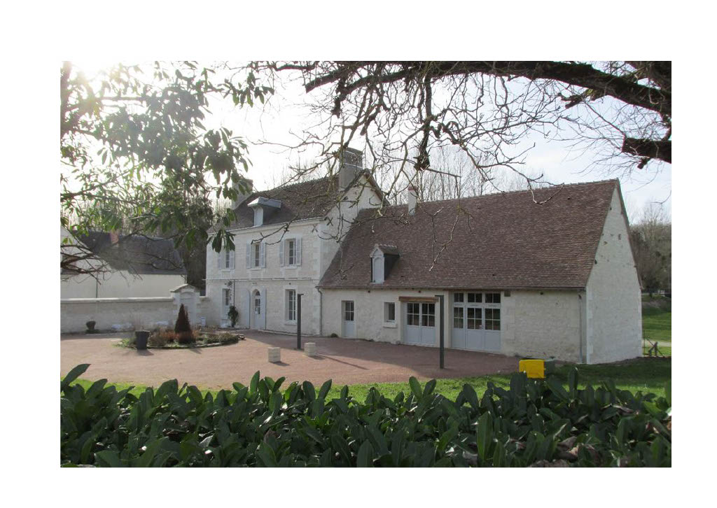 A reprendre exploitation de l'Auberge du Nahon appartenant à la commune avec Licence IV, capacité 60 couverts (une petite et une grande salle), entièrement équipée comportant un logement à l'étage, bâtiment de caractère, terrasse close.
L'auberge conviendrait pour un couple.
Si intéressé dossier à disposition.