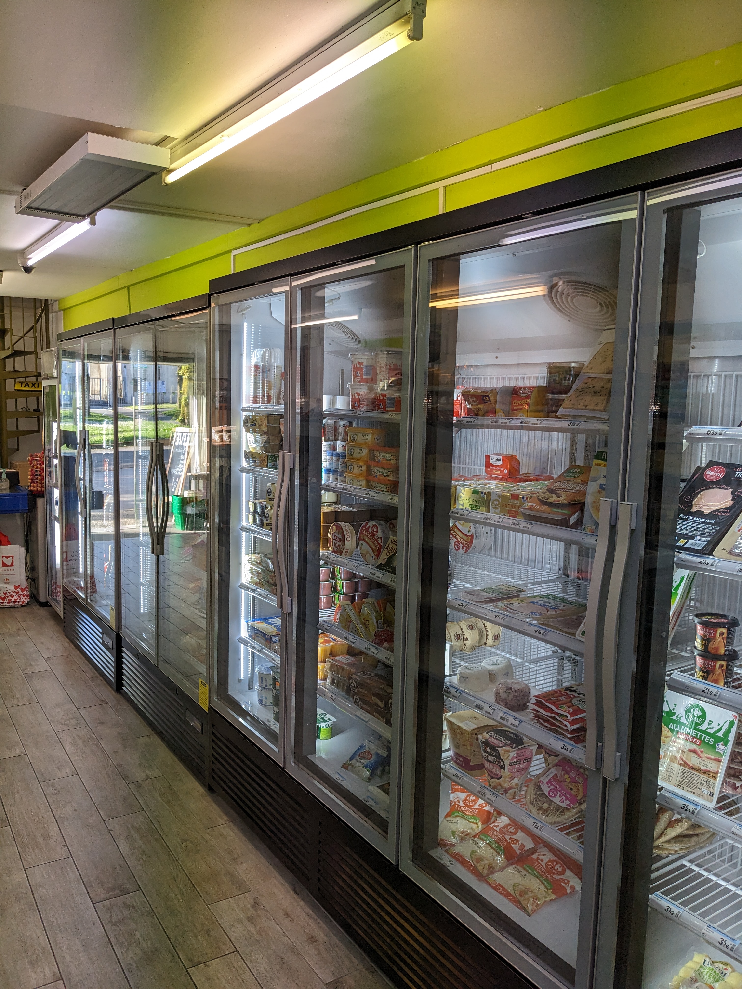 Supérette avec un petit rayon boucherie et traiteur à la revente au cœur d'un petit village de Vendée à 30 minutes de La Rochelle, avec toutes les commodités, école, collège, commerce, camping, etc...
Magasin de 100 m2 aux aménagements et agencements récents et aux normes équipé d'une climatisation réversible.
Cette affaire réalise plus de 280 000 euros de chiffre d'affaires et dégage une rentabilité supérieur à 57000 euros.
Affaire à visiter rapidement
loyer modéré
CA année N	286 428 €
EBE reconstitué	57 000 €
Fermeture Hebdomadaire : Mercredi + Dimanche AM
Fermeture Annuelle : 4 semaines de fermeture