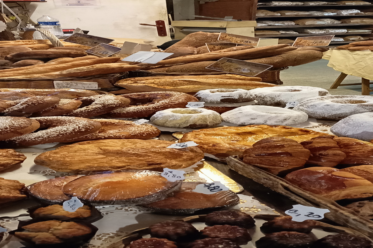 Boulangerie près de st émilion,  pour couple ou célibataire.
 Fabrication de pains au levain et pains spéciaux.
Très bon chiffre d'affaire.