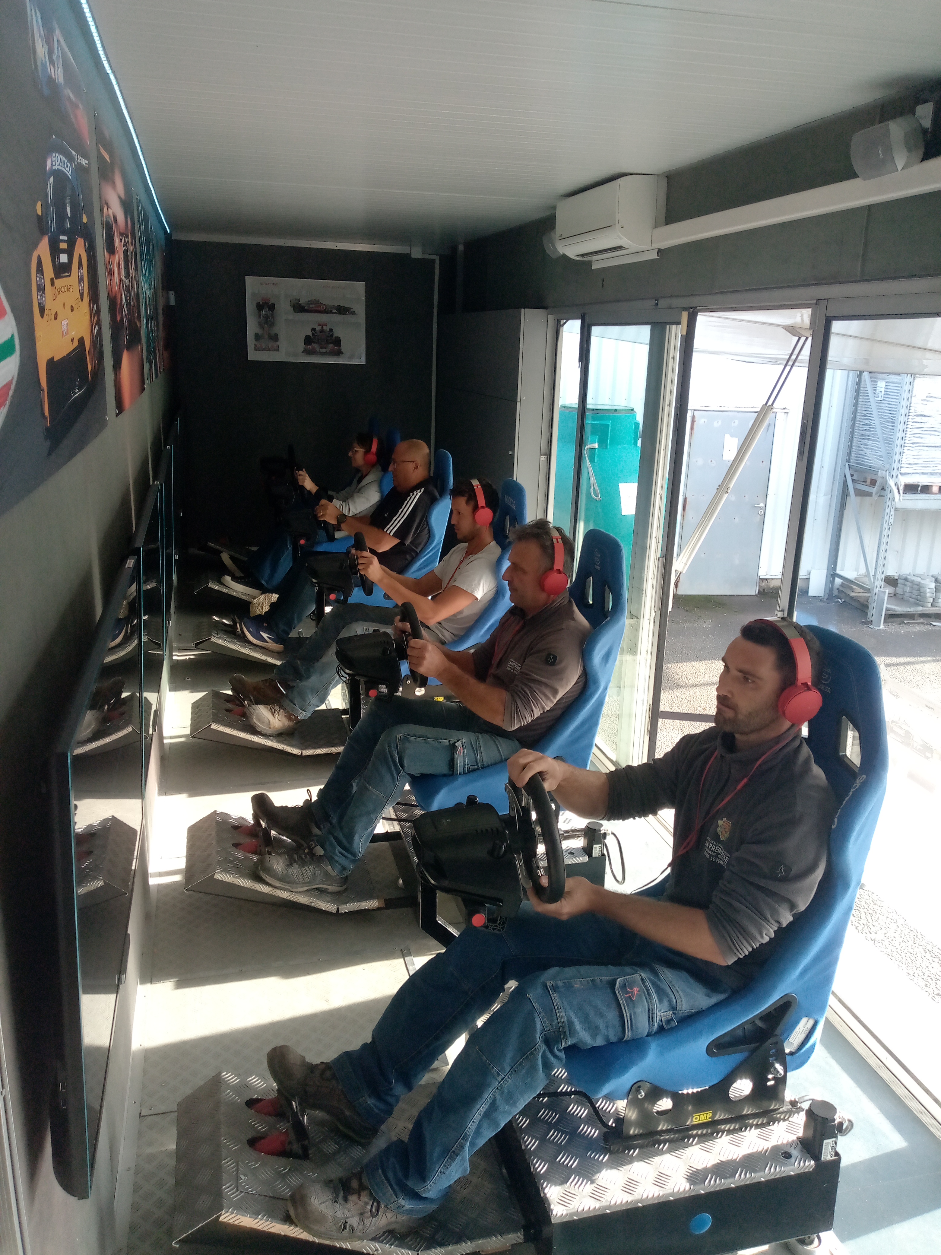 Cause départ à la retraite vend fonds de commerce activités LOISIR :
CENTRE ITINERANT DE SIMULATEURS PILOTAGE AUTOMOBILE.
Activité originale et unique en France. Peut se déplacer sur tout le territoire national.
Car Podium équipé de 6 simulateurs de pilotage automobile + Tracteur routier MAGNUM
Activité à très fort potentiel à développer. Clientèle récurrente depuis plus de 10 ans.
Pas de stock ni de personnel.
Accompagnement à la reprise si nécessaire.
Laisser message avec téléphone et mail.
Je ne réponds pas aux demandes sans coordonnées ni aux démarcheurs professionnels