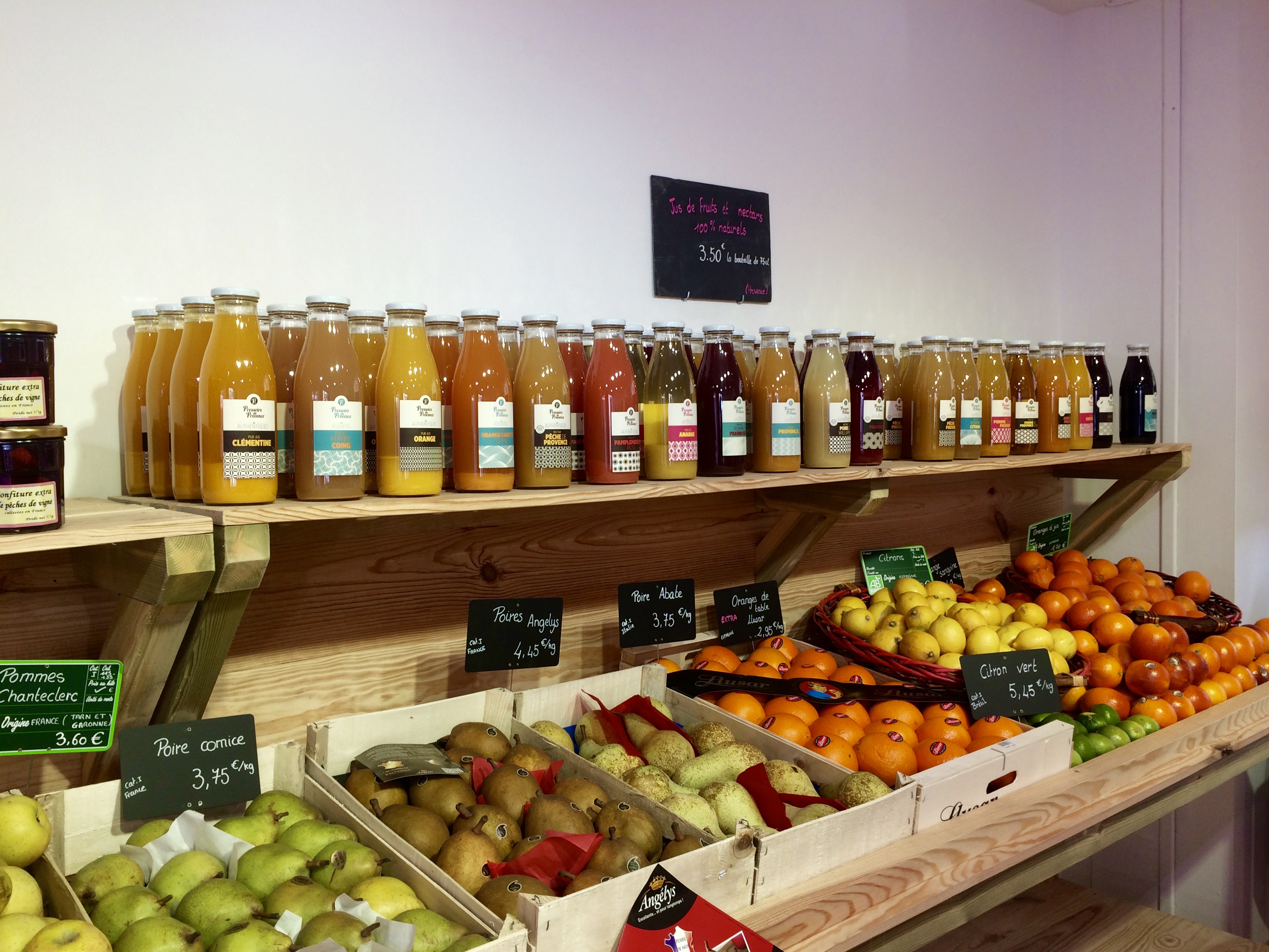 Primeur de qualité, fromagerie-crèmerie, épicerie fine et charcuteries en plein coeur du centre-ville de Soustons.
Idéalement situé.
Clientèle à l'année et forte activité d'avril/mai à septembre/octobre.
Prix net vendeur et non négociable