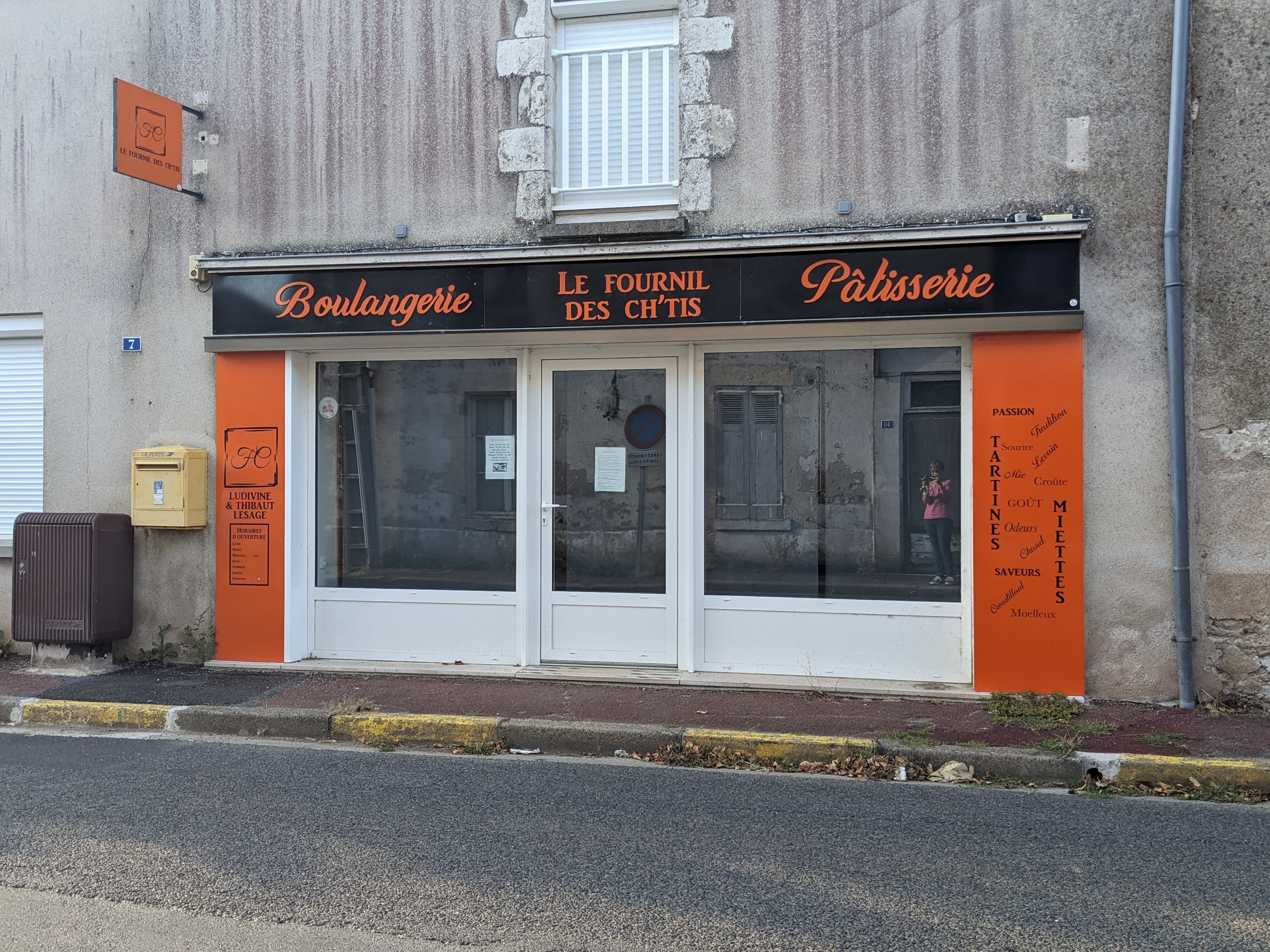 Boulangerie-Pâtisserie à reprendre - Une belle opportunité au cœur du Loir et Cher (41)
Vous rêvez de vous installer dans une boulangerie artisanale avec une clientèle fidèle ?
Nous cherchons un repreneur pour notre établissement situé à
La Chapelle-Saint-Martin-en-Plaine (41500), à deux pas de l’école et au centre de la vie locale.
 ✅ Ce que nous vous proposons :
• Un fonds de commerce avec une excellente visibilité
• Un laboratoire fonctionnel et bien équipé
• Un chiffre d’affaires stable et régulier
• Une clientèle locale fidèle et attachée
• Un logement T5 refait à neuf en 2023, idéal pour une installation confortable en famille

👤 Pour qui ?
• Artisan boulanger cherchant à s’installer
• Couple motivé avec un projet commun
• Professionnel en reconversion souhaitant une nouvelle vie dans une région agréable et dynamique
📞 Contactez-nous dès maintenant au 02 54 87 30 14
Une visite vous permettra de constater tout le potentiel de cette belle affaire !