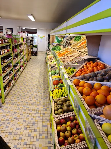 AV fonds de commerce EPICERIE BIO située à Douarnenez (ville côtière) - Cause départ en retraite.
RAYONS : Frais, fromages, vrac, fruits et légumes, épicerie, cosmétiques, compléments alimentaires, hygiène, droguerie, alimentation animale, surgelés...
Perspectives de développement :
- Possibilité de diversification de l'offre : boucherie, charcuterie, traiteur...
- Modernisation des locaux et ré achalandage de l'offre
- Service livraison
...
1 salarié en CDI temps plein sur 4 jours/semaine (le dirigeant travaillant sur 4 jours également)
- 6 jours d'ouverture/semaine, fermé le dimanche.
- Bail 3/6/9 : 150 m² (boutique 120 m² + réserve 30 m²), chambre froide, réfrigérateurs. Parking gratuit à proximité directe.

Pas sérieux et agences, s'abstenir.