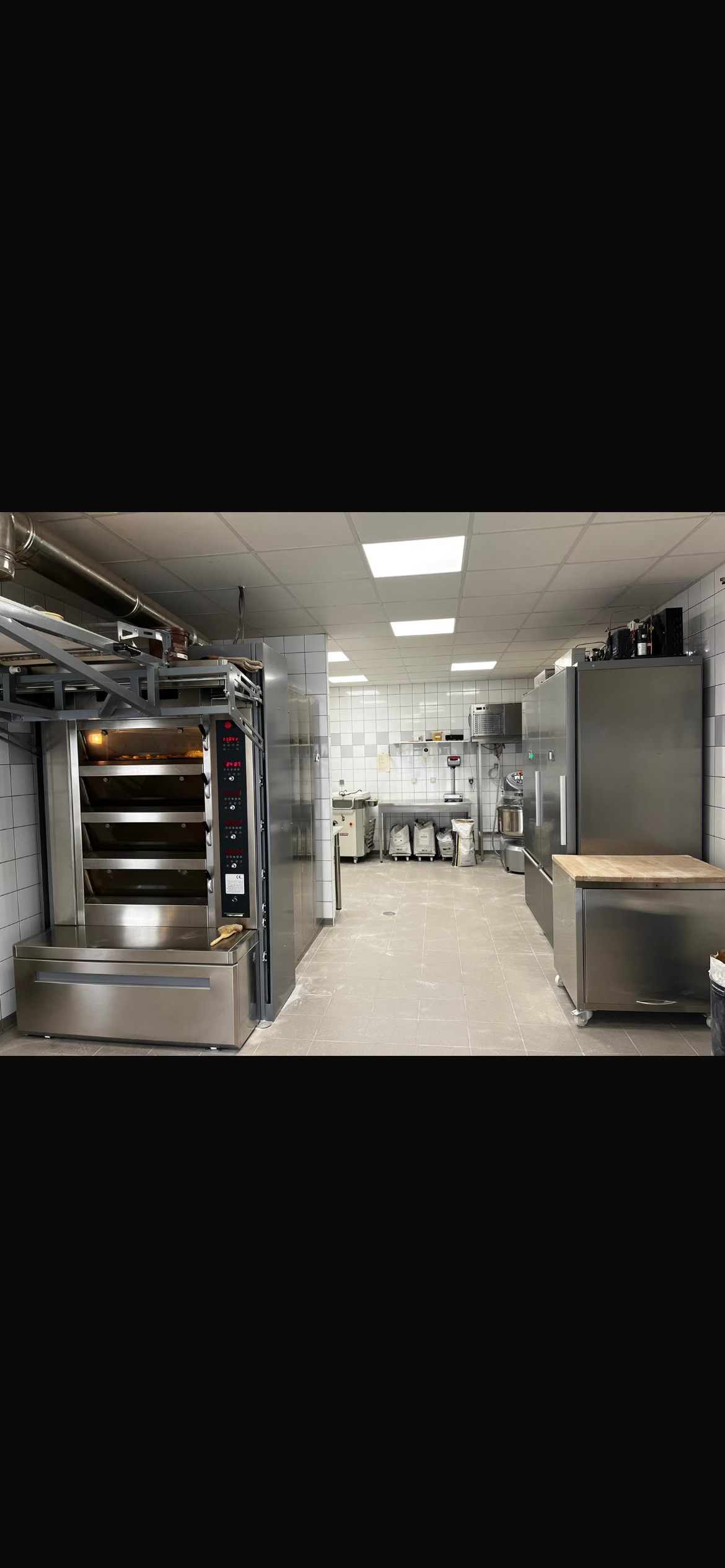 À vendre boulangerie de village avec activité pâtisserie et snacking, située sur la commune de La Verdière, dans le département du Var, en région Provence-Alpes-Côte d’Azur.
·        Chiffre d’affaires : 230 000 €
·        Prix de vente : 150 000 € (négociation possible dans la limite du raisonnable)
·        Loyer : 770 € / mois
·        Matériel de fabrication et de vente : récent et en excellent état, aucun frais à prévoir
Commerce idéalement situé dans un village très dynamique, agréable à vivre, avec tous les commerces à proximité (tabac, restaurant, boucherie). Parking à proximité de la boulangerie.
Nombreuses possibilités de développement
Vente pour raison familiale.