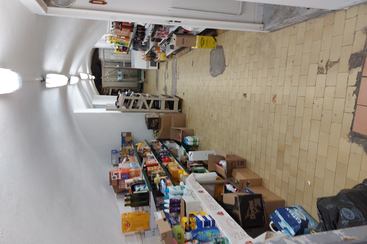 Alimentation sous enseigne vival 150 m2 plus 90 m2 de réserve dans petit village du Var au luc en provence
Clientèle très sympathique 
Le commerce est ouvert tout les jours