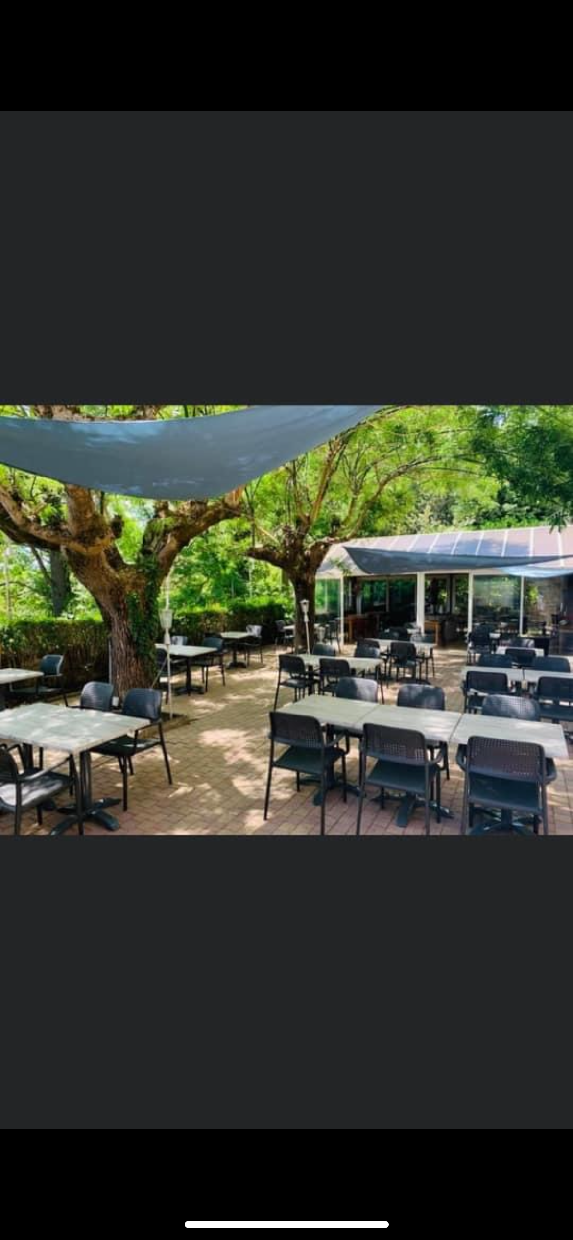 À vendre : Hôtel-Restaurant situé sur un axe stratégique Clermont-Montpellier.

- **Capacité :** 30 numéros
- **Équipements :** Piscine avec espace vert, ascenseur, salle véranda, terrasse et grand garage
- **Emplacement :** À seulement 3 minutes de la sortie d'autoroute A75
- **Proximité :** À 1h15 de Montpellier, 1h20 de Vias et Cap d'Agde, 1h30 de Clermont-Ferrand, et 20 minutes du Viaduc de Millau
- **Environnement :** Situé à proximité du village médiéval de Sévérac-le-Château
- **Horaires :** Fermé le dimanche soir et le lundi
- **Vacances :** Fermé annuellement en janvier et février
- **Option :** Possibilité d'acheter une maison mitoyenne à l'hôtel comprenant deux appartements de 100 m² chacun, refaits à neuf en 2021

Prix du fond de commerce 327000€
Prix des murs sur demande

Pour plus de renseignements, veuillez nous contacter.