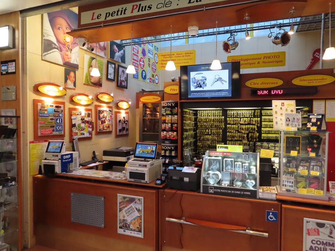 Devenez votre propre chef d'entreprise grâce à un magasin à très bonne notoriété, sans réelle concurrence, dans une région où la qualité de vie est préservée, au sein d'une ville disposant d'une clientèle fidélisée et d’entreprises à fort pouvoir d'achat
Reproduction de clés. Tirages de photos numériques, photos d’identité. Plaques d’immatriculation. Gravure, tampons, piles… Loyer très modéré. Pas de salarié à reprendre. Prix : 82 000 € (Estimé 150 000 €) + 17000 € pour le matériel. Excellente rentabilité, bénéfice en rapport…Chiffre d’affaires T.T.C 196000 €
