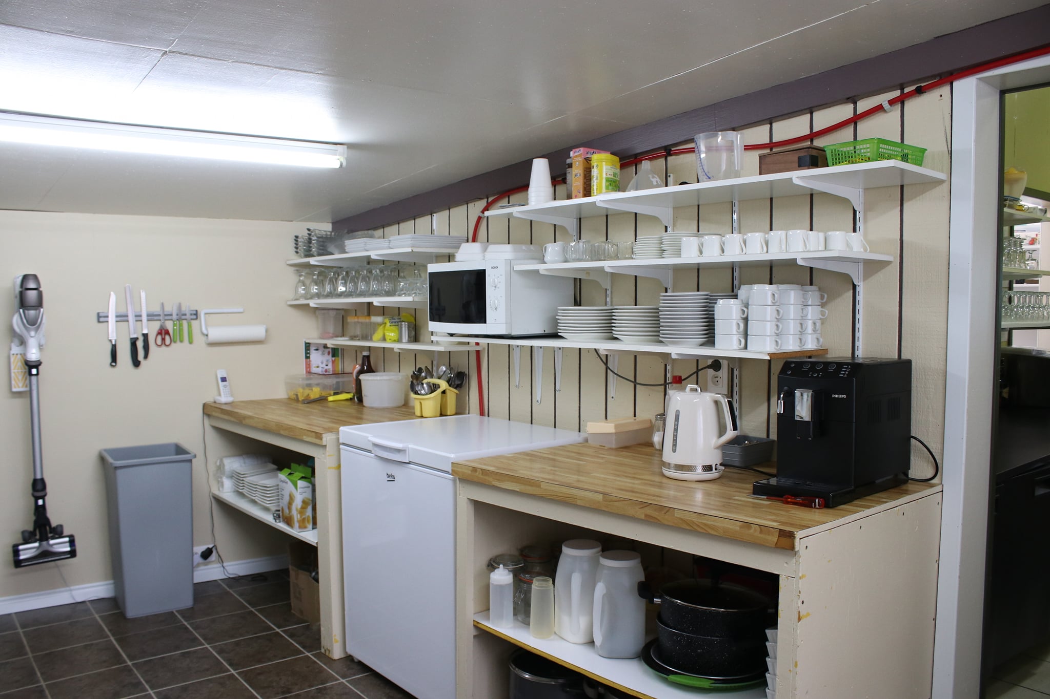 A vendre à Miquelon-Langlade
Le « Snack-bar à Choix »
Bâtiment de 294 m2 tout équipé comprenant :
Le restaurant :
-Salle environ 50 couverts et plus.
-Cuisine entièrement équipée.
-Pièce plonge et bar.
-Pièce desserts et pause.
-une grande pièce pour le stock.
Un appartement tout équipé.
-Cuisine salle à manger
-Salon
-2 chambres
-salle de bain
-entrée.
Ce bâtiment est positionné sur 2 rues et situé en plein centre du village.
Au 3 rue Victor Briand pour l’appartement.
Au 2 rue Sourdeval pour le restaurant.
Visite sur demande par mail ou téléphone.
Pas sérieux s’abstenir.
contact :
Mail : snack-barachoix@cheznoo.net
tel  : 05 08 55 60 08