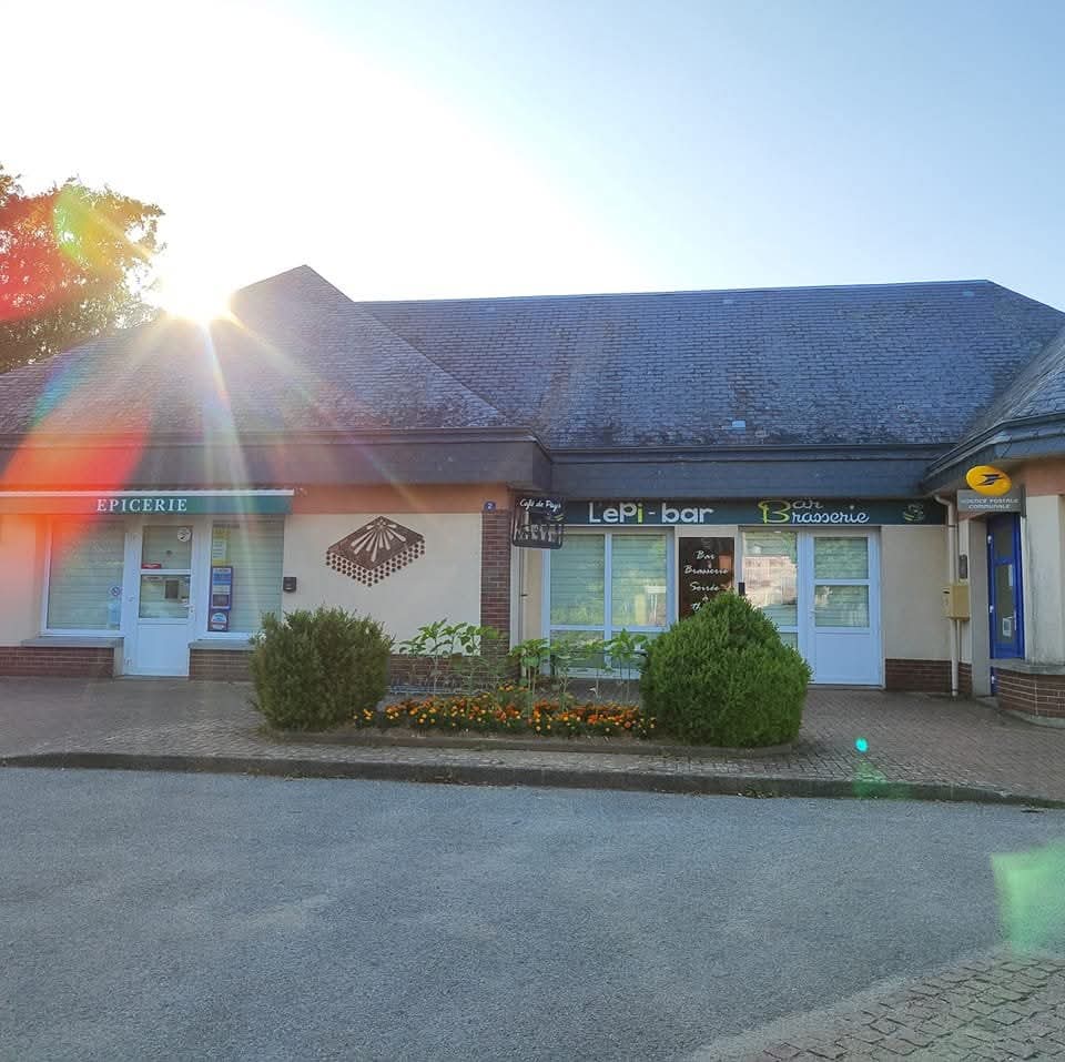 Fond commerce Épicerie Bar FDJ PMU
Beau potentiel , 
Developpement possible en restauration .