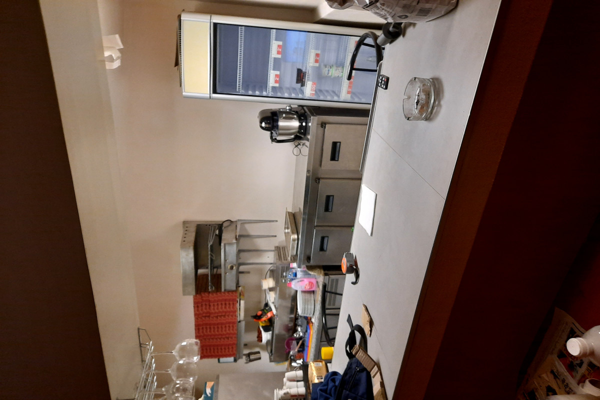 Local pizzeria location gérance 
1200 euros 
Urgent
