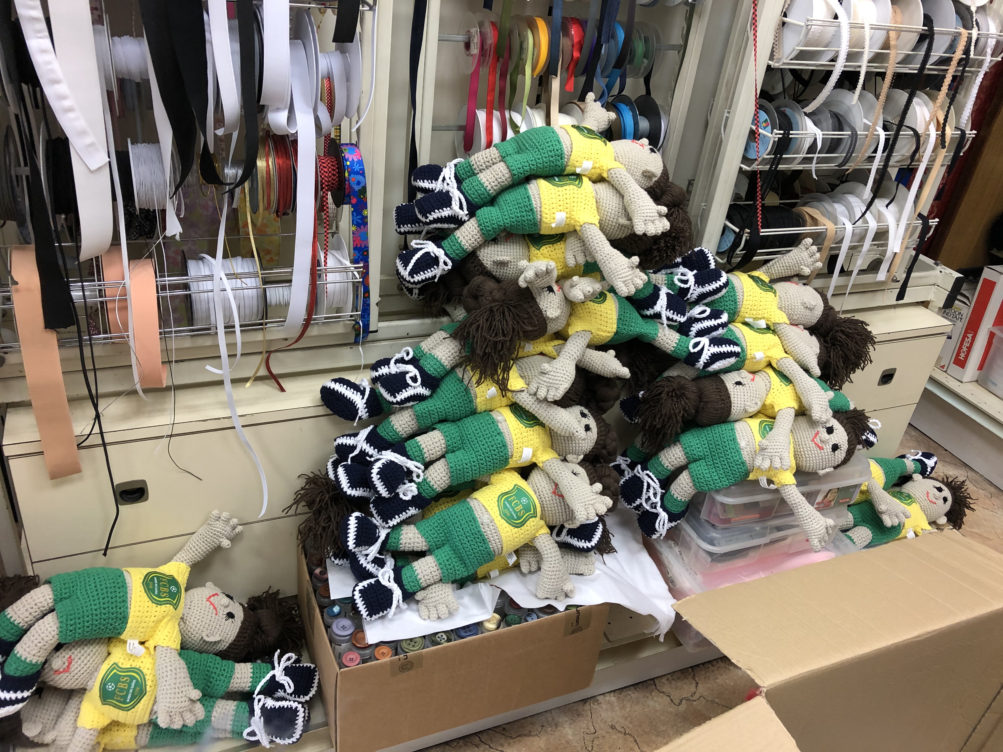 Mercerie très ancienne dans un quartier en pleine expansion ( Nice port Riquier) , a besoin de faire une belle rencontre pour un mariage réussi.
Bonjour , je suis Sylvie Arnold c’est avec beaucoup de difficultés que j’ aimerais me séparer de ce lieu privilégié qui me porte depuis 26 ans .
L’âge m’oblige à ralentir le rythme malgré une envie et une créativité sans cesse en ébullition, 
À celle ou celui qui lit cette invitation à venir créer son espace de travail /loisirs j’assure une belle réussite , si , bien sûr l’envie , la ou le  réjoui. 
Merci , d’avoir pris quelques secondes pour lire ce mot .
N’oubliez pas la qualité de vie à Nice .