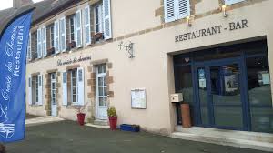 Salle de restaurant non équipée 
Cuisine avec chambre froide et piano de cuisson
Bar
Licence IV à acheter
Appartement avec 5 chambres
Bâtiment appartenant à la commune
Cour fermée
Village de 485 habitants avec commerces
EHPAD
Collège à 4 km
Lycée à 25 km (Moulins)
Station Thermale à 18 km (Bourbon l'Archambault)
 Situé en plein milieu du département 
Ancien chef lieu de canton
Situé à 4 km de l'autoroute A 79
Clermont Ferrand à 100 km par A719