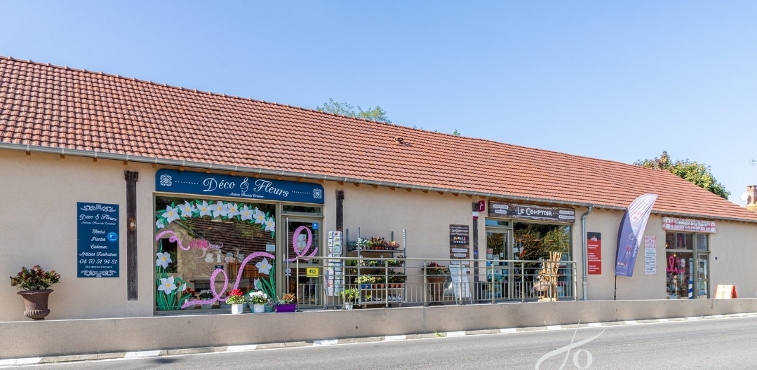 À céder – Commerces de proximité rentables avec option murs

À vendre deux activités commerciales complémentaires, idéalement situées, comprenant :

Un commerce de proximité réalisant un chiffre d’affaires d’environ 150 K€, avec 1 salarié CDI en place, clientèle fidèle et exploitation immédiatement opérationnelle.

Une activité de décoration et fleuristerie générant environ 120 K€ de chiffre d’affaires, avec un apprenti, forte identité locale et potentiel de développement (événementiel, diversification).

Les deux affaires présentent des charges maîtrisées, une organisation simple et une transmission possible pour accompagner le repreneur.

👉 Option rare : possibilité d’acquérir ou de louer le bâtiment commercial (valeur estimée ~300 K€), permettant un projet global commerce + patrimoine.

Affaires idéales pour repreneur individuel, couple en reconversion ou professionnel souhaitant s’implanter durablement.

Confidentialité assurée – dossier sur demande.