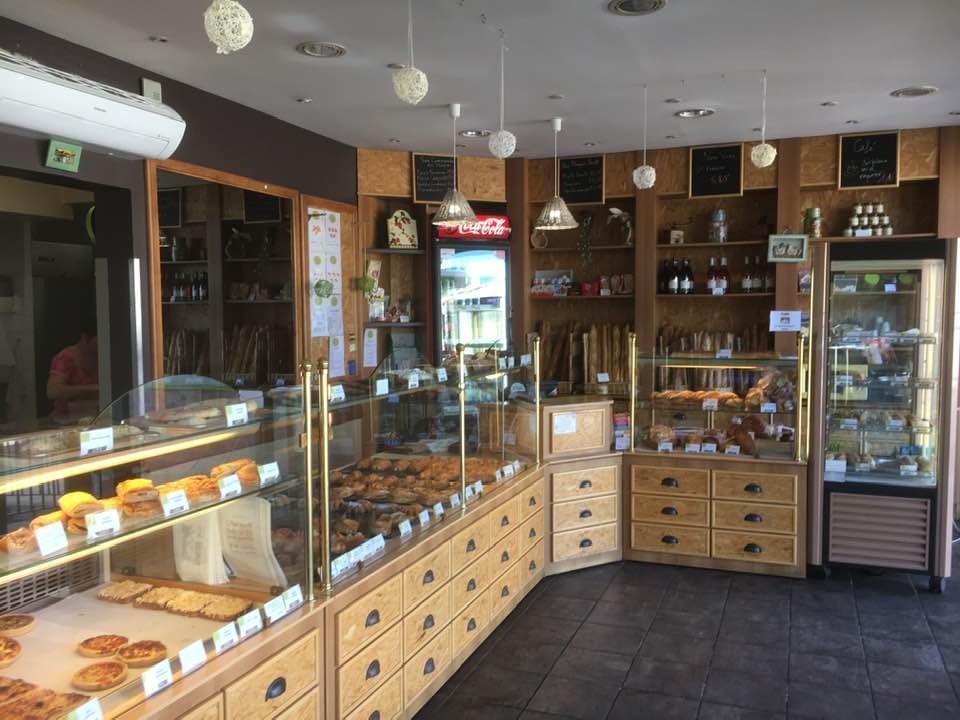À vendre point chaud boulangerie pour cause retraite dans petite ville de 11000 habitants
