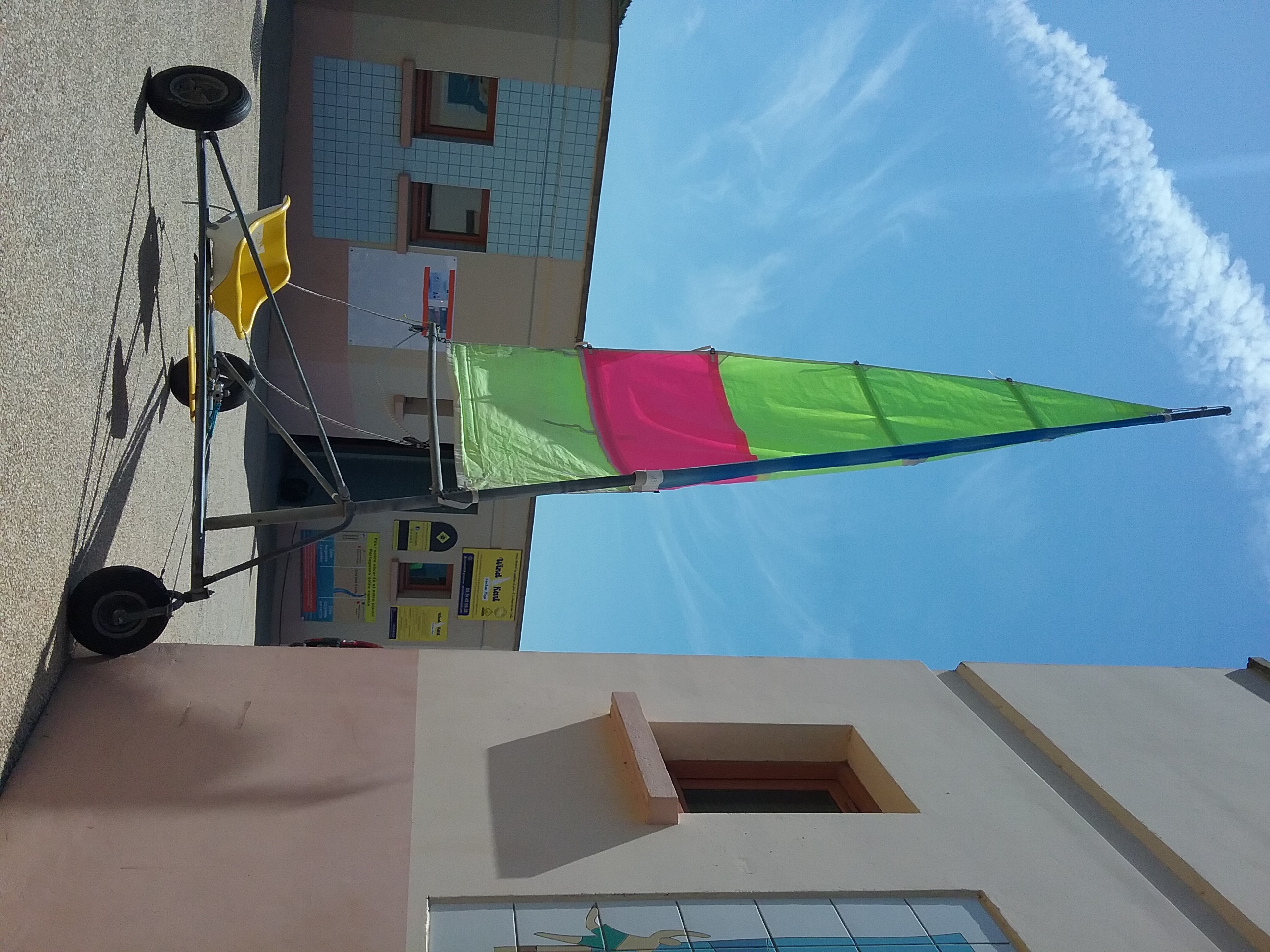 Club de char à voile à équihen plage à reprendre,

Ouvert de avril à la Toussaint en saisonnier, possibilité d'ouvrir toute l'année....le char à voile est l'une des activités les plus demandées sur nos grandes plages des Hauts de France tout au long de l'année. 

Clientèle locale et internationale, belges,anglais,néerlandais et allemands. 

Partenariat possible avec la mairie pour les scolaires de la commune et les CLSH en été.

Structure avec local d'accueil et stokage matériel 30m2 (idéal pour l'hivernage du matériel ) et zone de parking le reste de l'année. 

La vente comprend donc:
La flotte de 15 chars à voile adulte 
Flotte de 7 chars à voile enfant dès 8ans 

Les chars à voile sont vendus complet à savoir, char, gréement et accastillage.

Les voiles fournies sont des voiles airtrack 6m2 avec prise de ris 
Et des voiles tempêtes airtrack 

Lot de combinaisons adulte et enfant avec casques.
Petit outillage et nombreuses pièces détachées de rechange et voiles en supplémentaires. 

Possibilité de vendre aussi le véhicule 4x4 Mitsubishi l200 pour descendre la flotte de char à voile sur la plage, 

Le fonctionnement de la structure est uniquement sur réservation via le site windkartcoteopale.com.